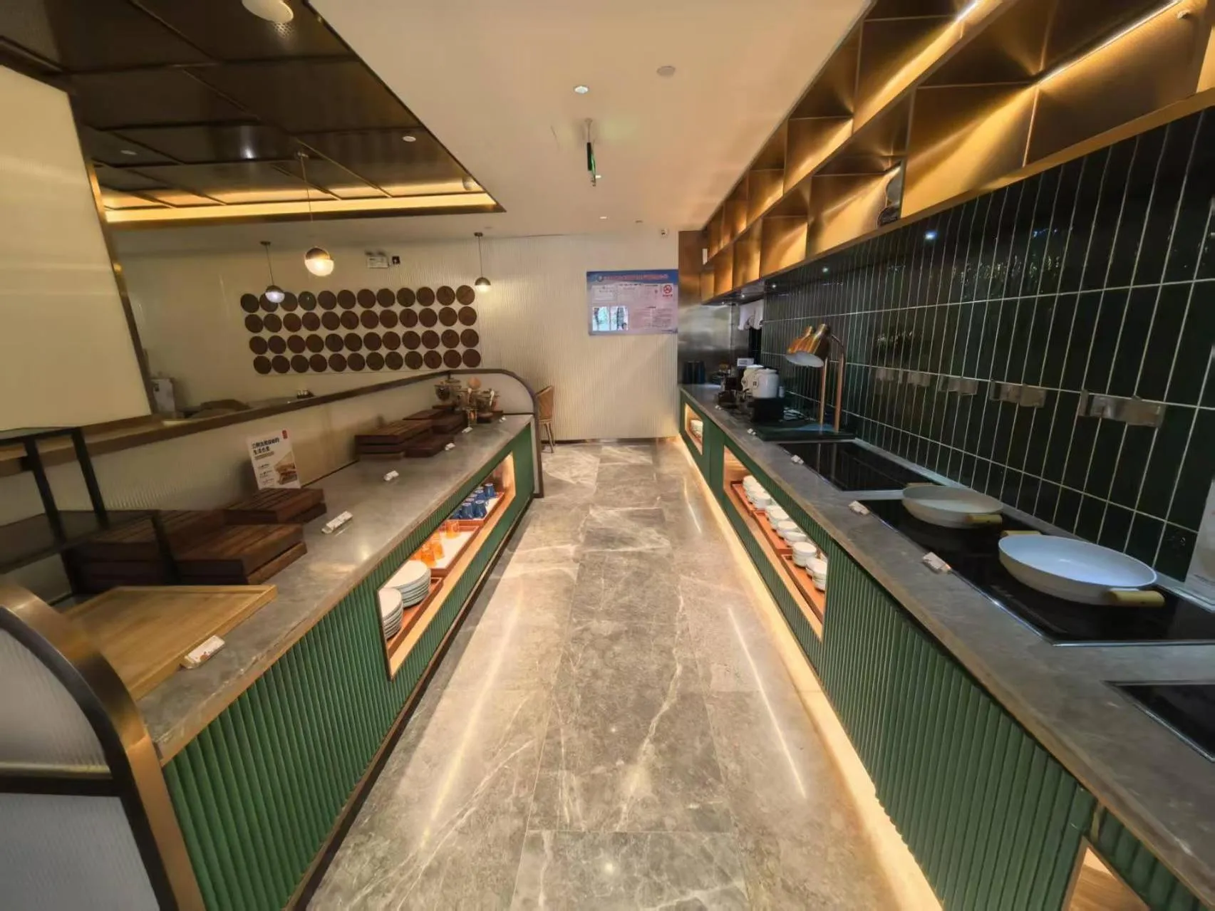 Restaurant/places to eat in Orange Hotel Beijing South Railway Station South Square