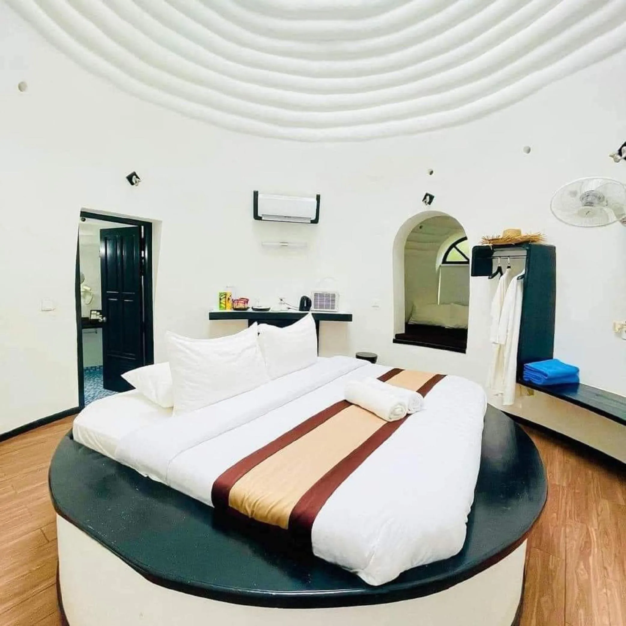 Bedroom, Bed in Moonlight Resort