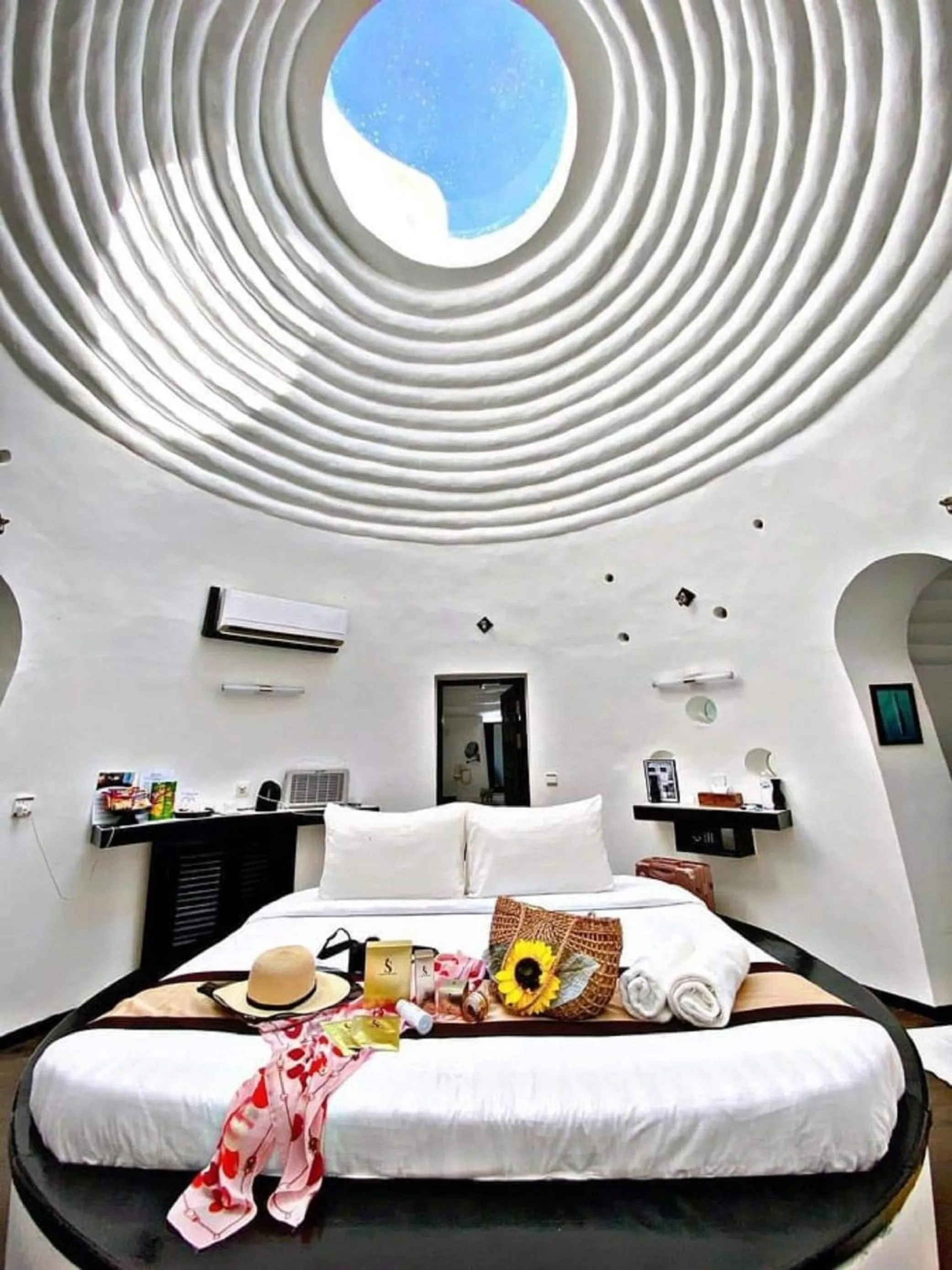 Bedroom, Bed in Moonlight Resort