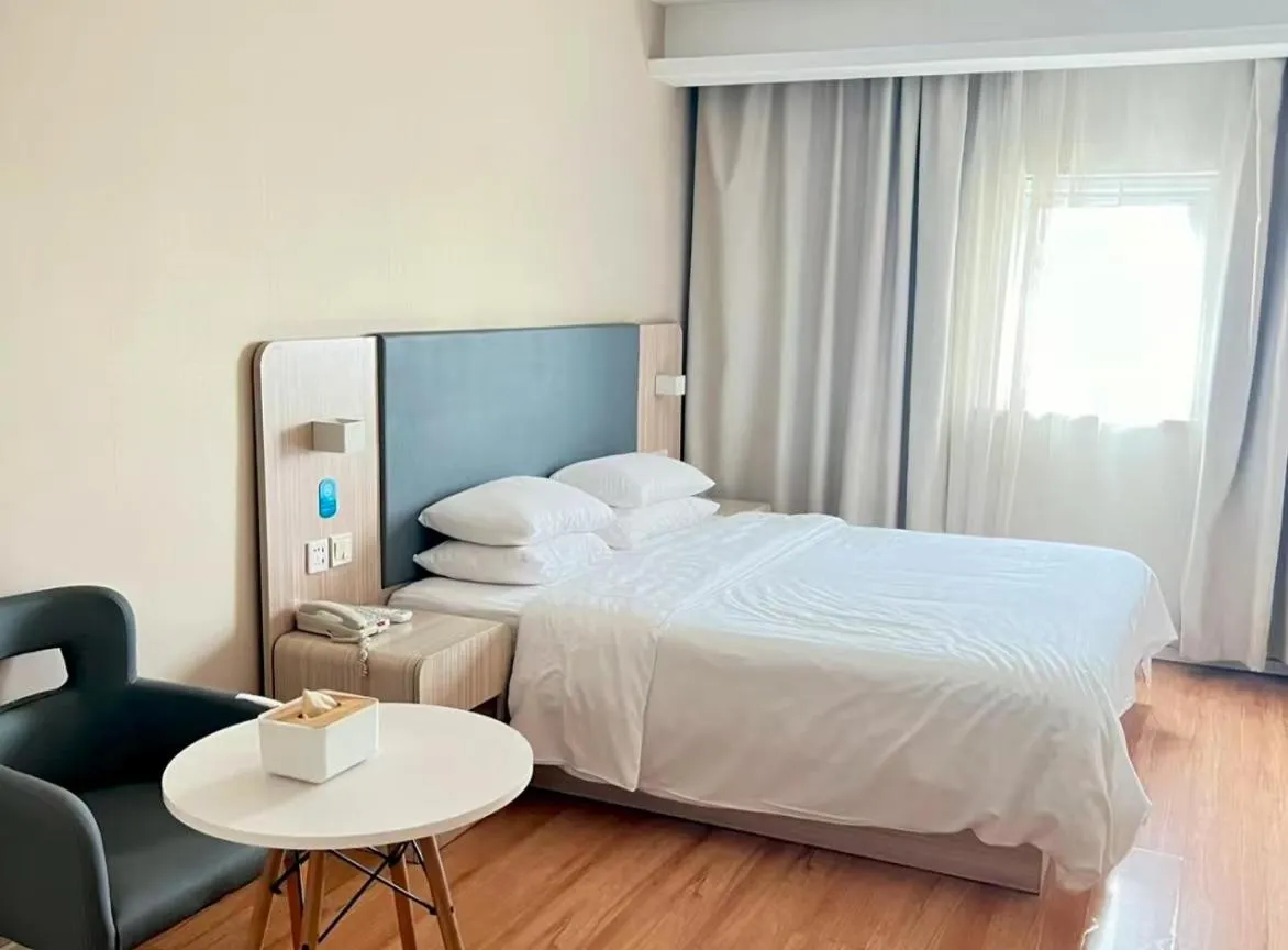 Bed in Hanting Hotel Beijing Dongsi Subway Station