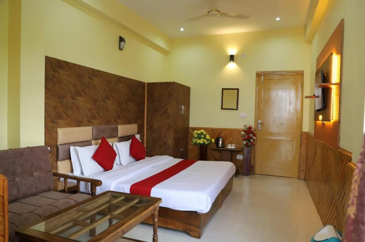 Photo of the whole room, Bed in The Mountain Paradise