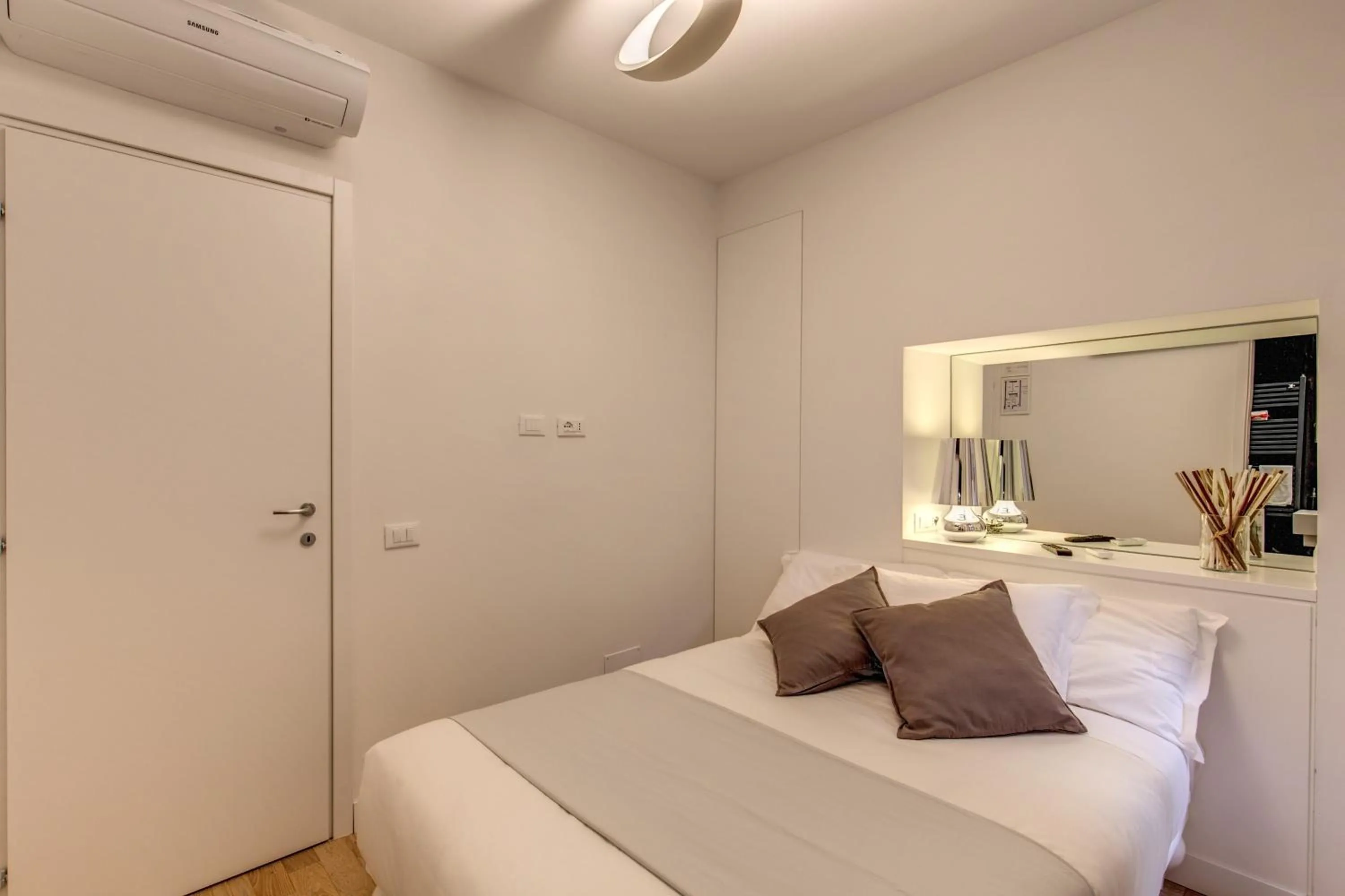 Photo of the whole room, Bed in Orange Suites