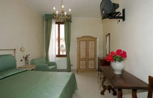 Photo of the whole room, Bed in La Locandiera
