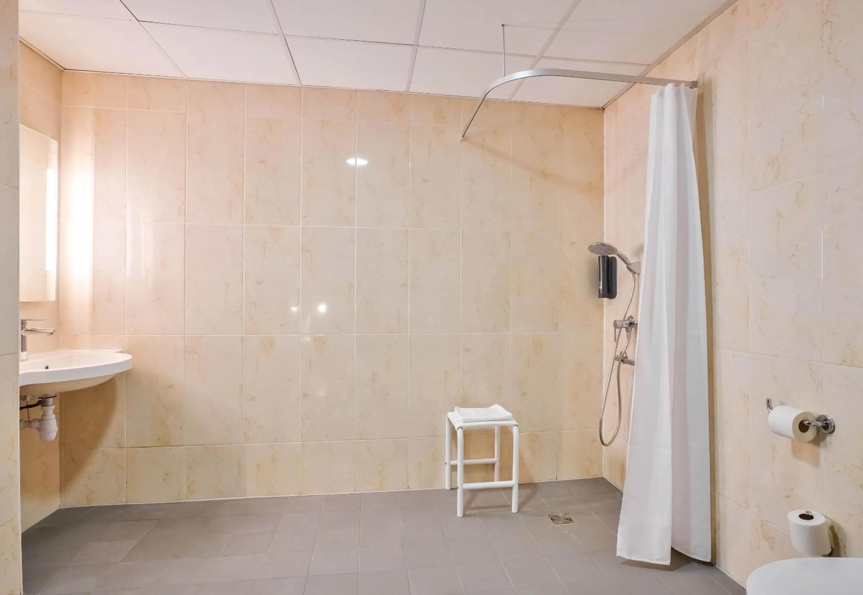 Bathroom in B&B HOTEL Paris Porte de Châtillon