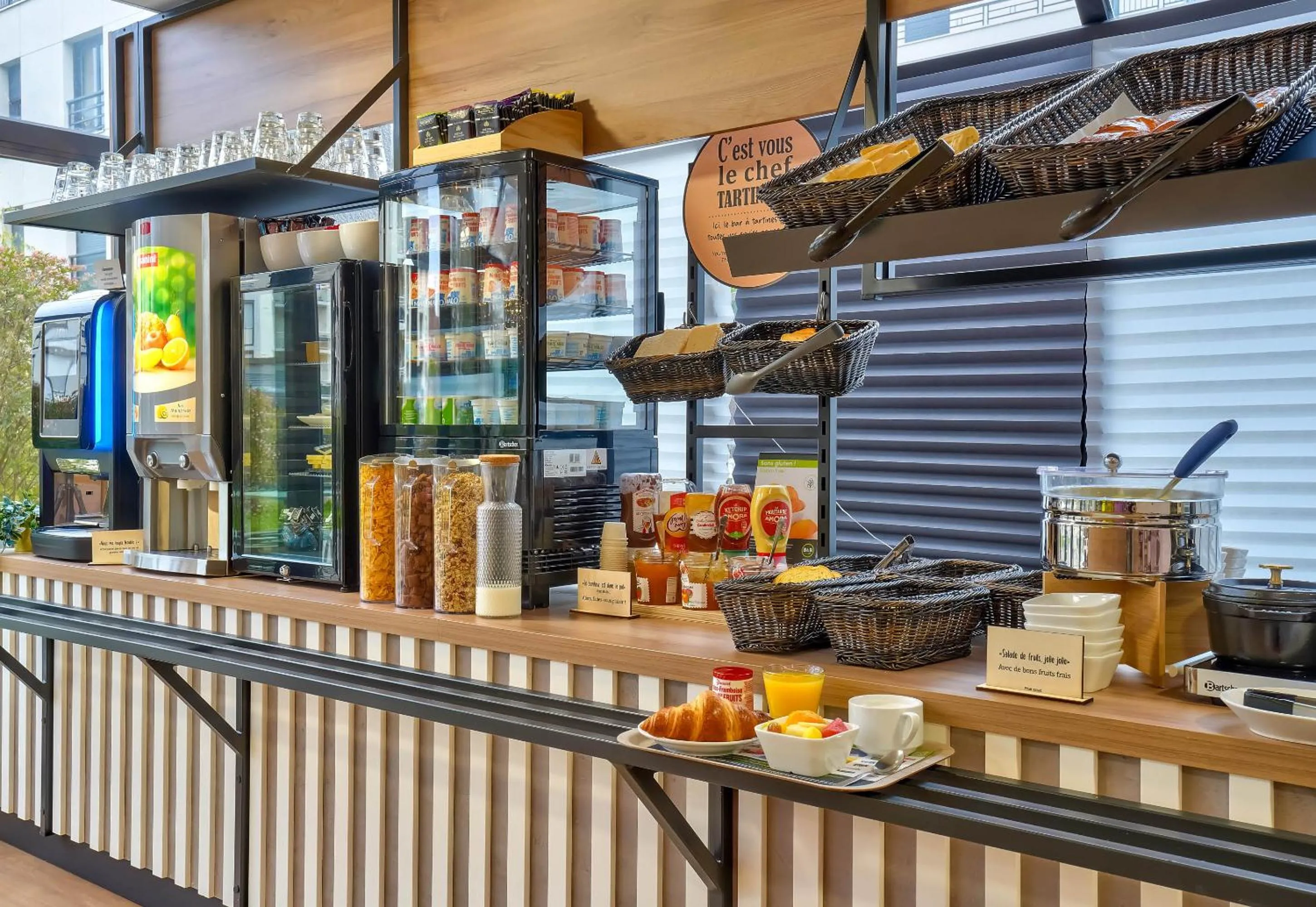 Buffet breakfast in B&B HOTEL Paris Porte de Châtillon