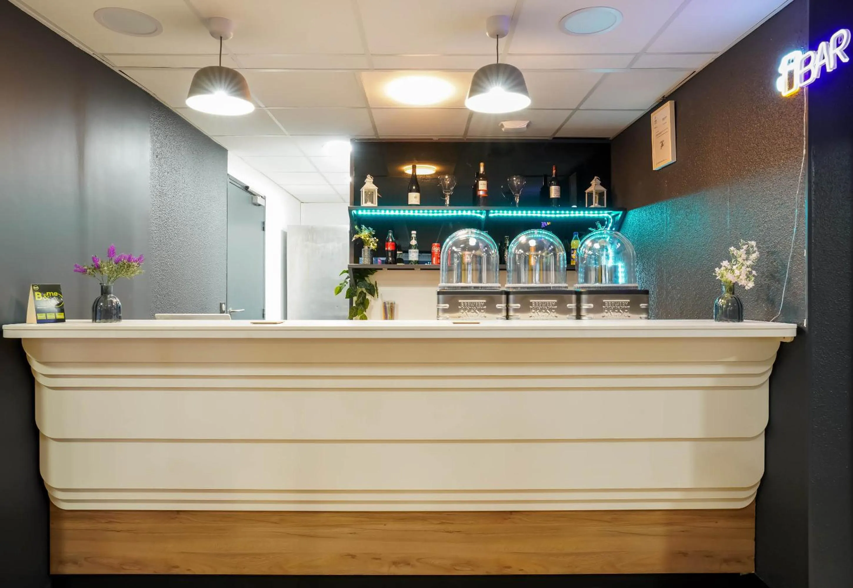 Lounge or bar in B&B HOTEL Paris Porte de Châtillon