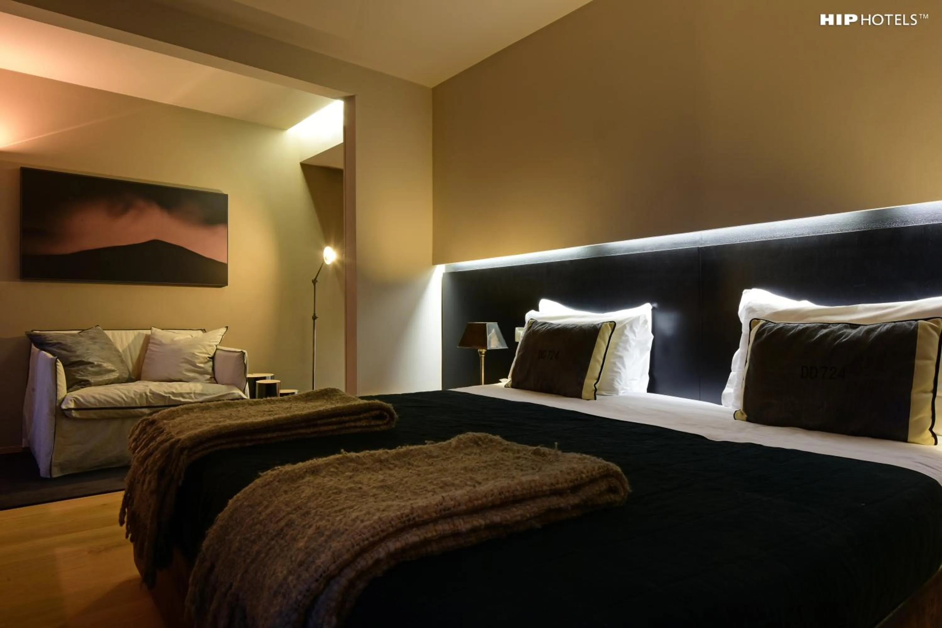 Photo of the whole room, Bed in Charming House DD724