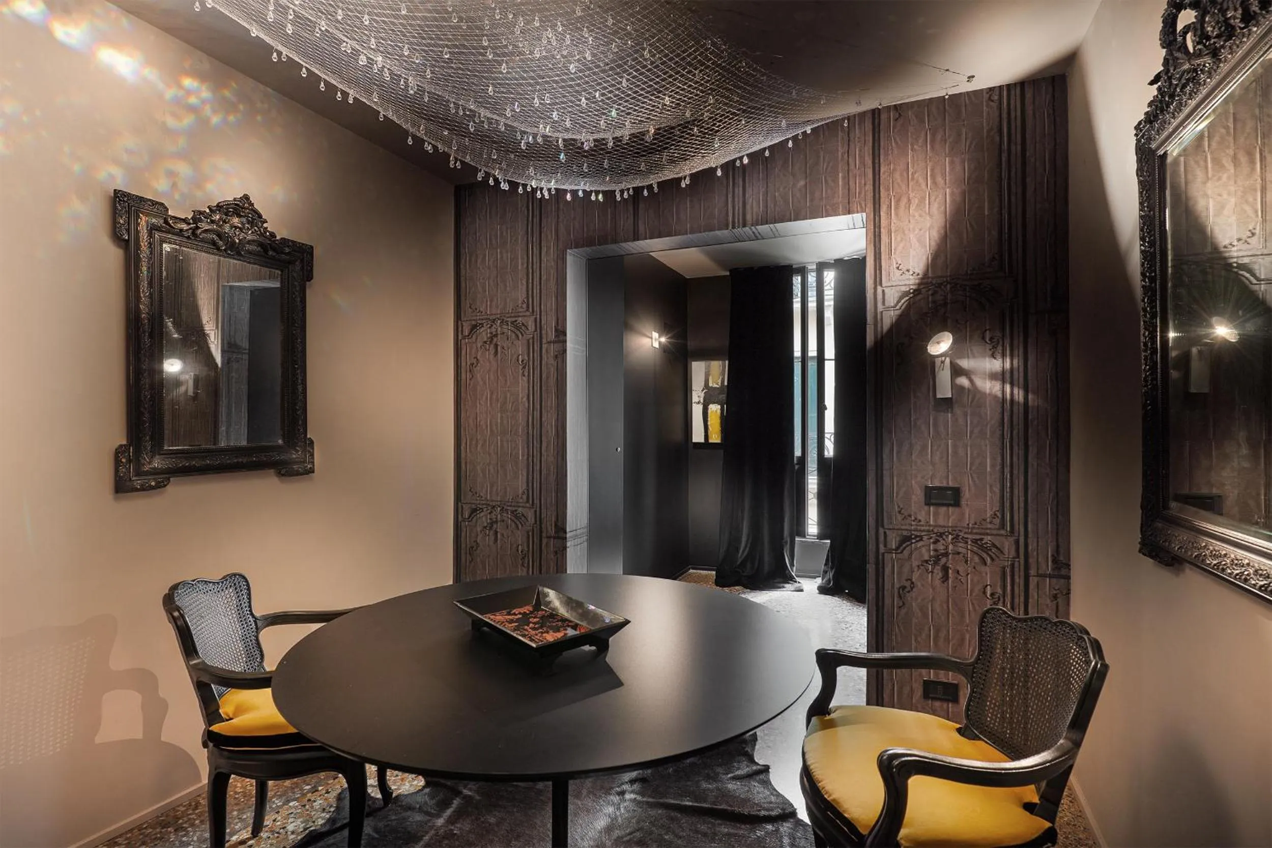 Communal lounge/ TV room in Charming House DD724