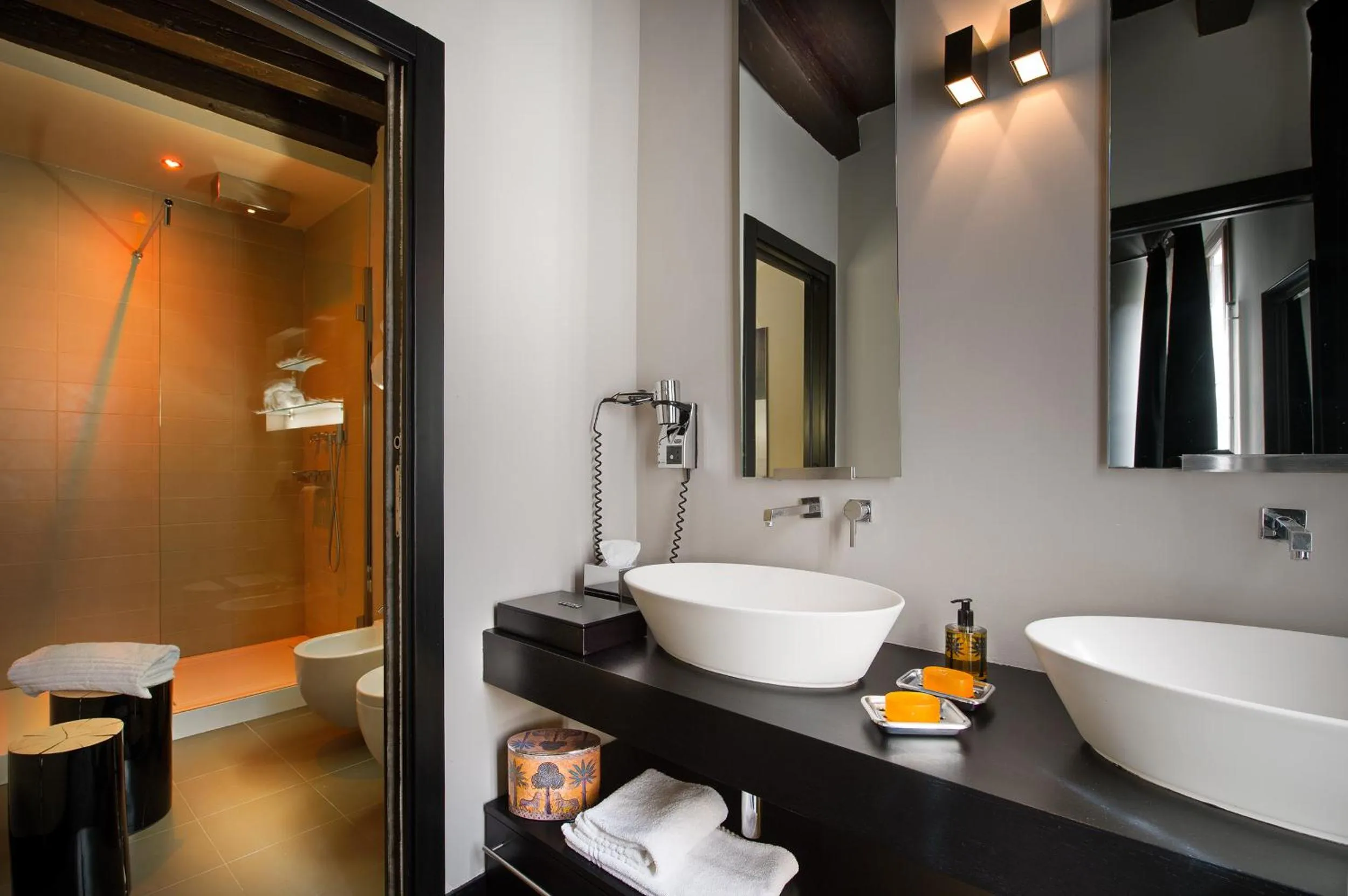 Bathroom in Charming House DD724