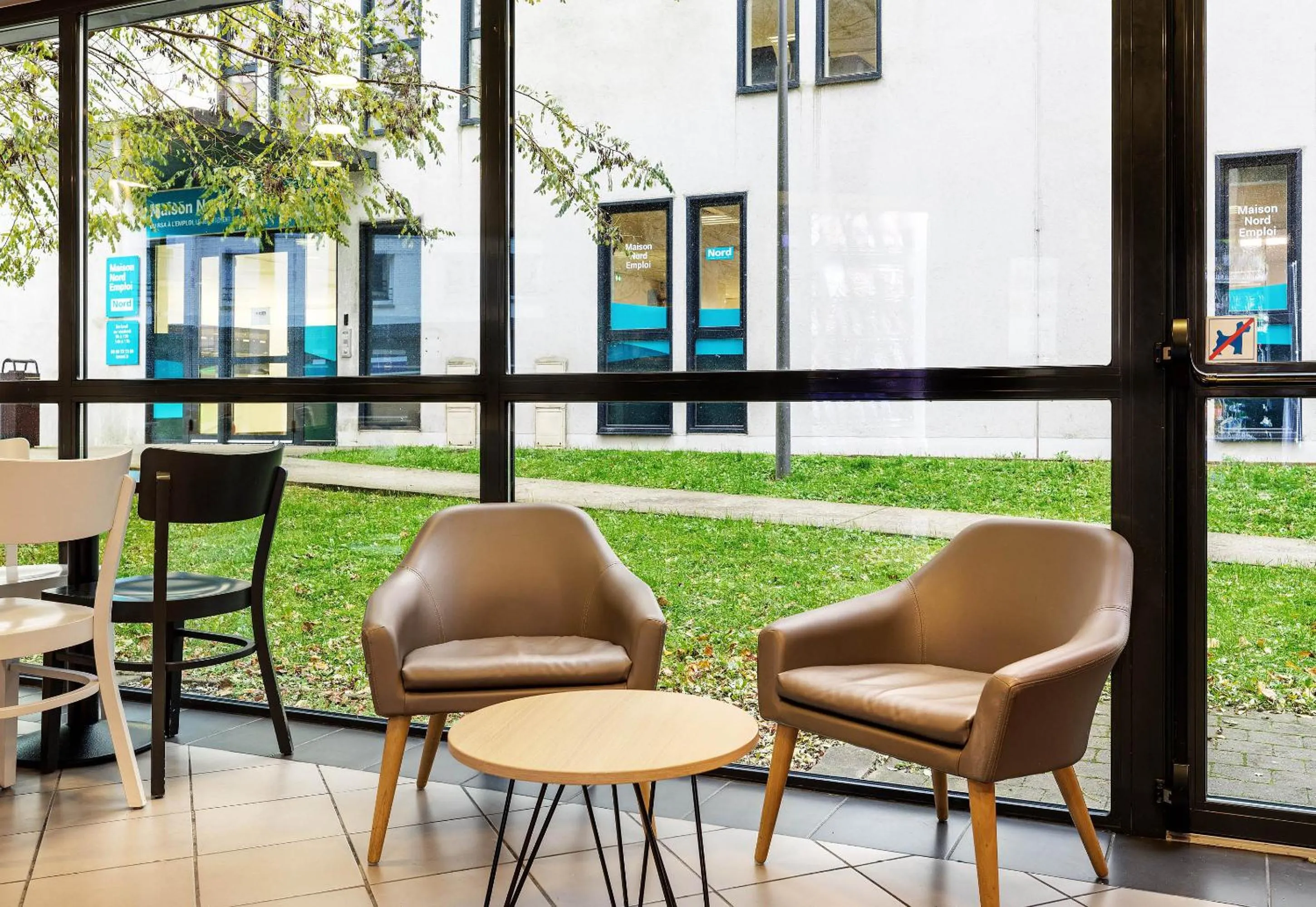 Seating area in B&B HOTEL Lille Tourcoing Centre