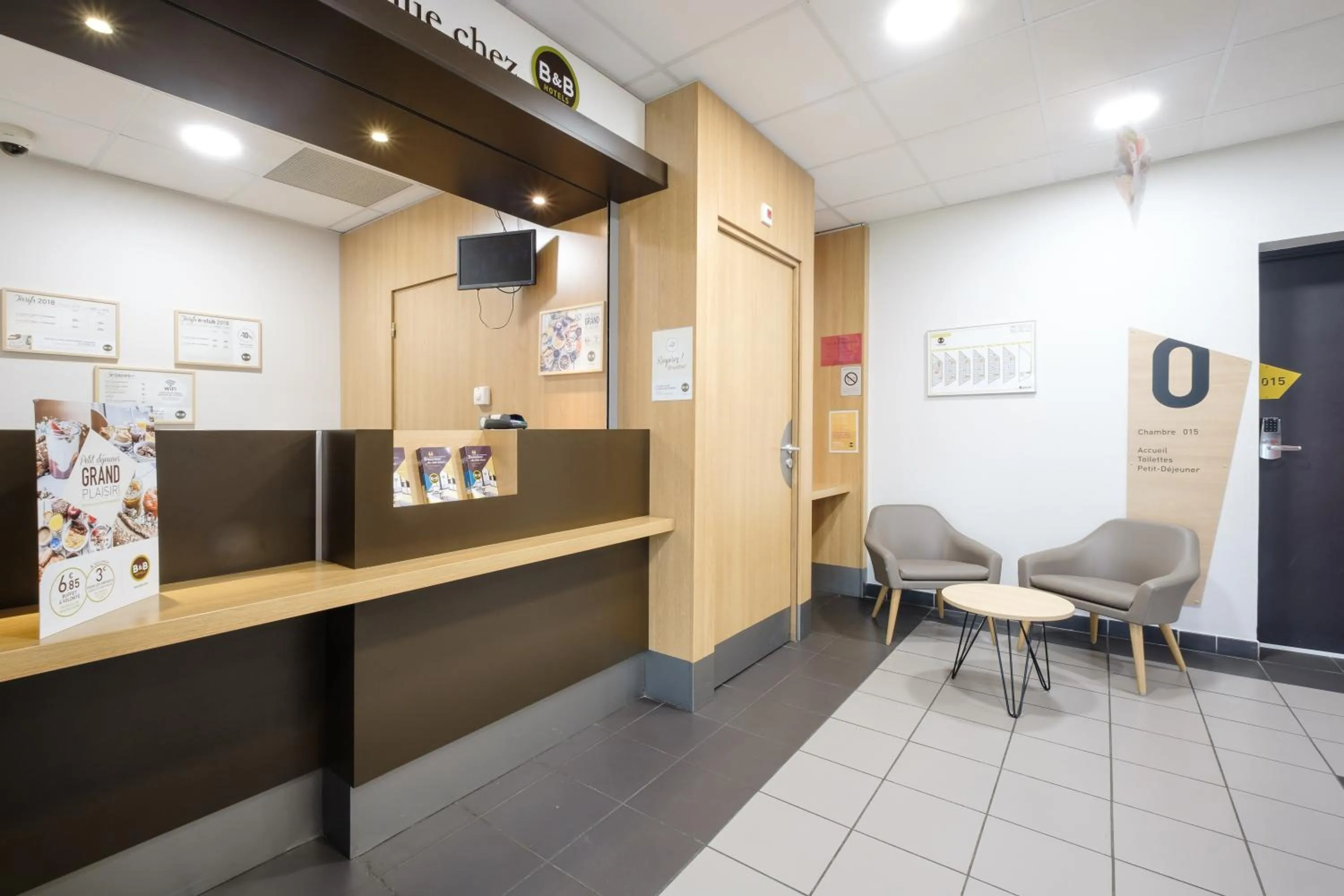 Lobby or reception in B&B HOTEL Lille Tourcoing Centre