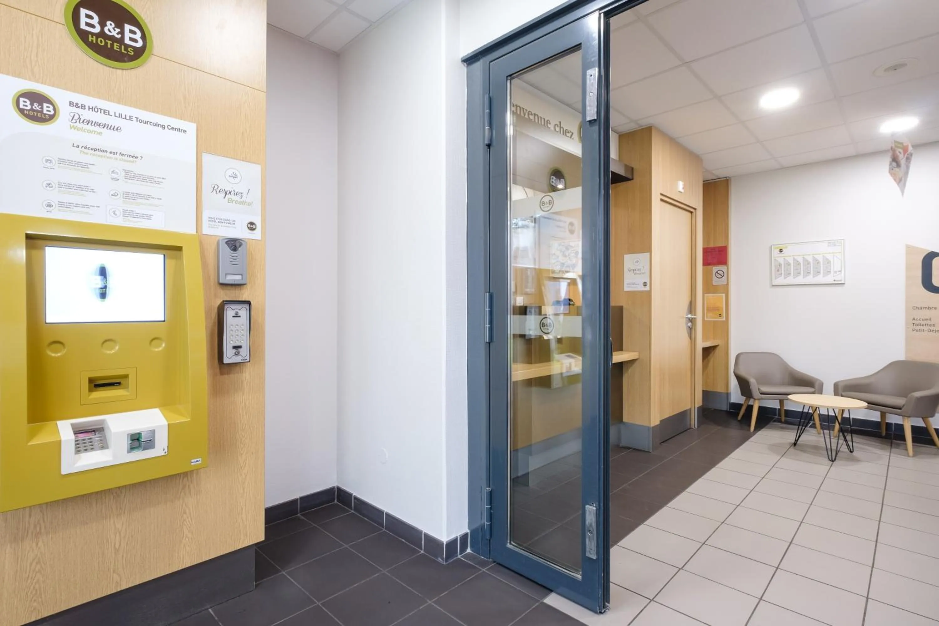 Lobby or reception in B&B HOTEL Lille Tourcoing Centre