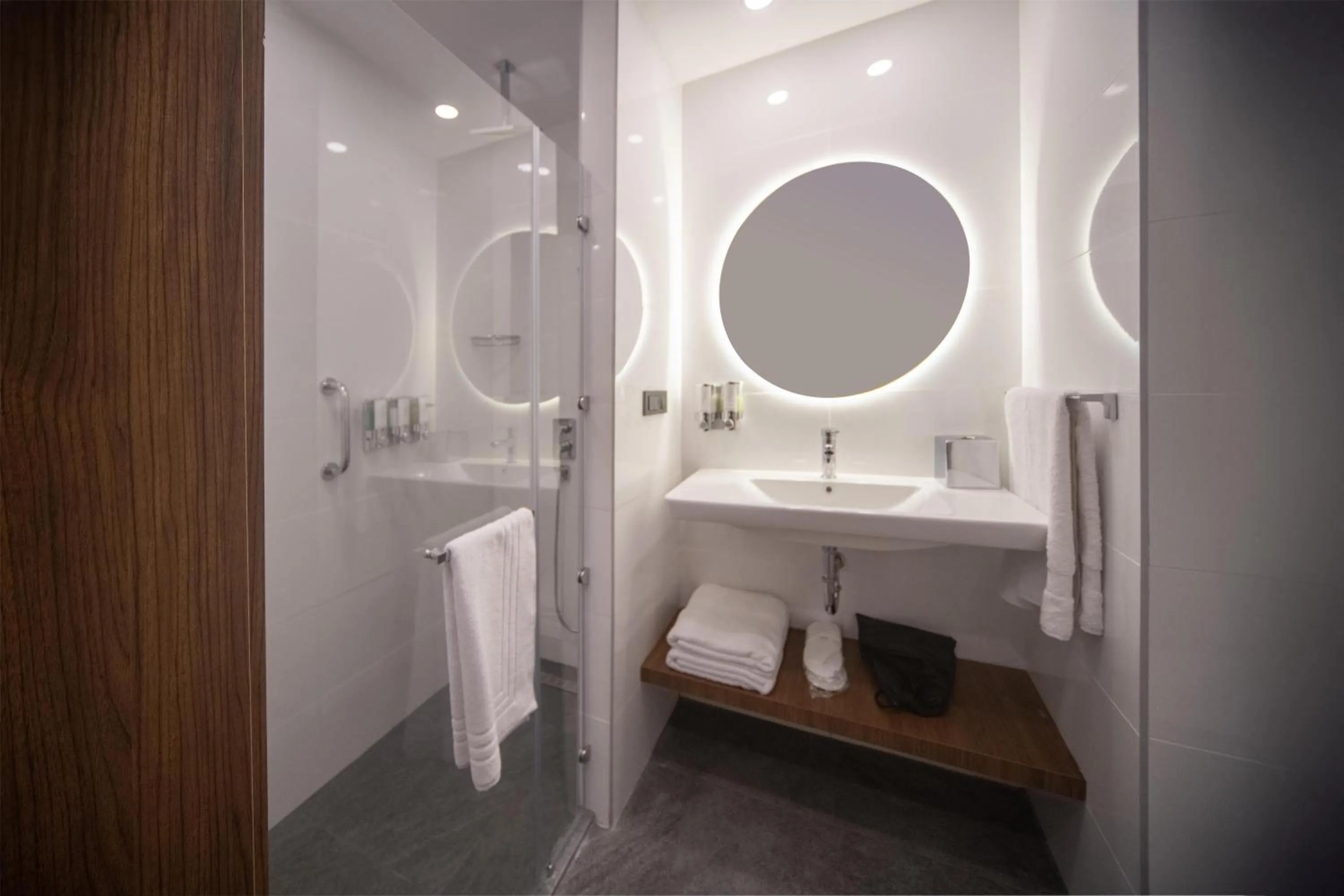 Bathroom in Hampton By Hilton Denizli