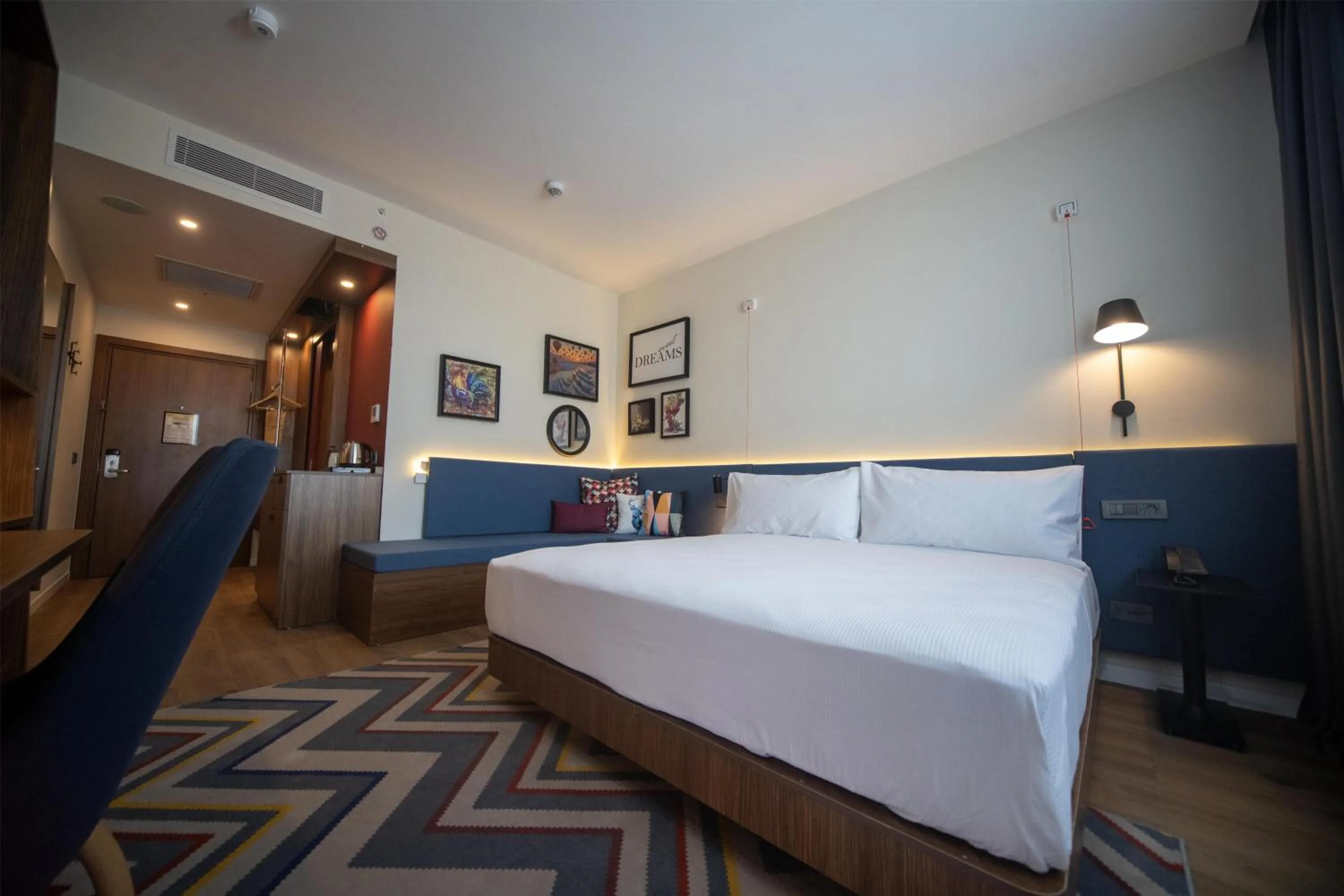 Bed in Hampton By Hilton Denizli