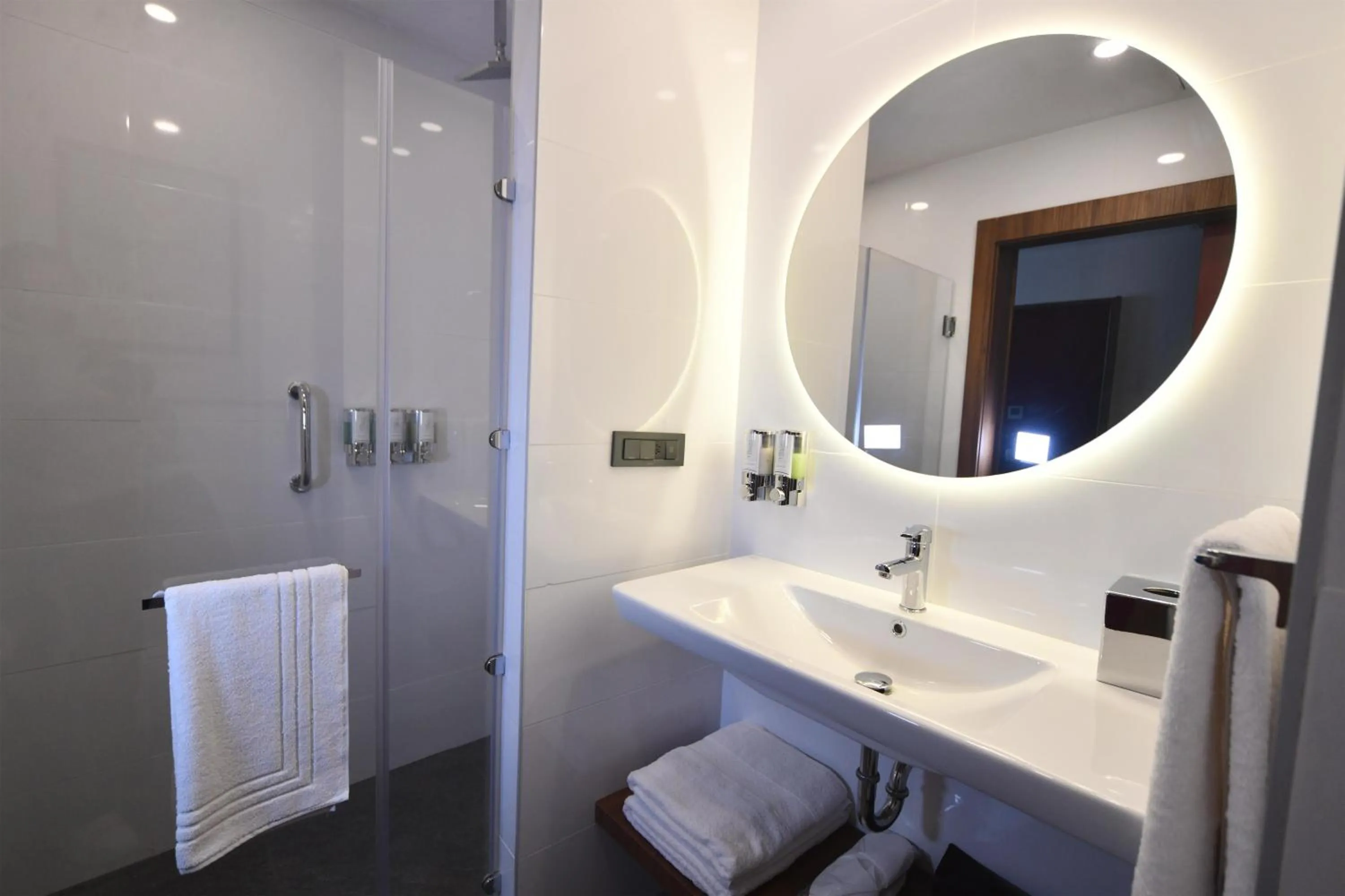 Bed in Hampton By Hilton Denizli