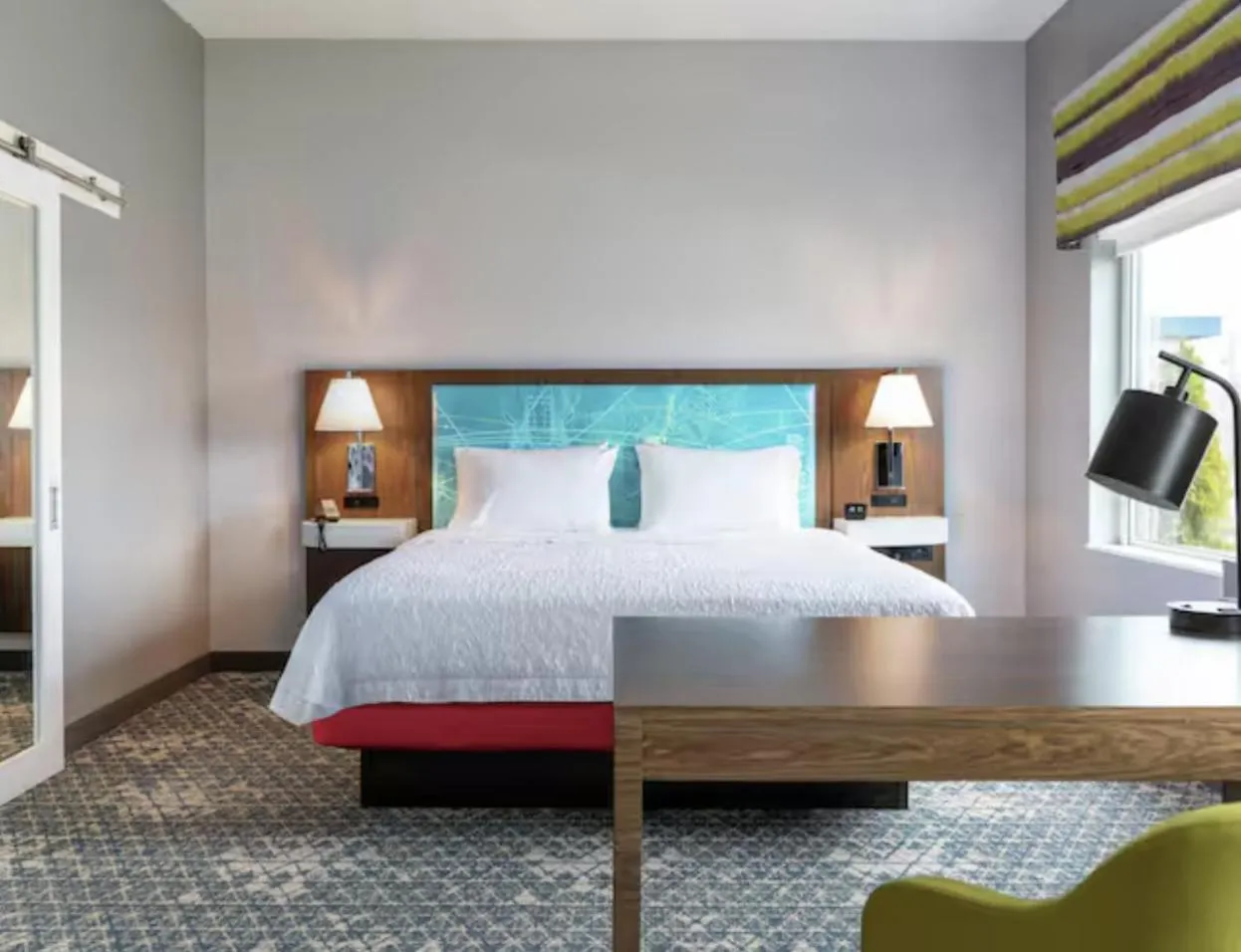 Bed in Hampton Inn & Suites By Hilton North Haven