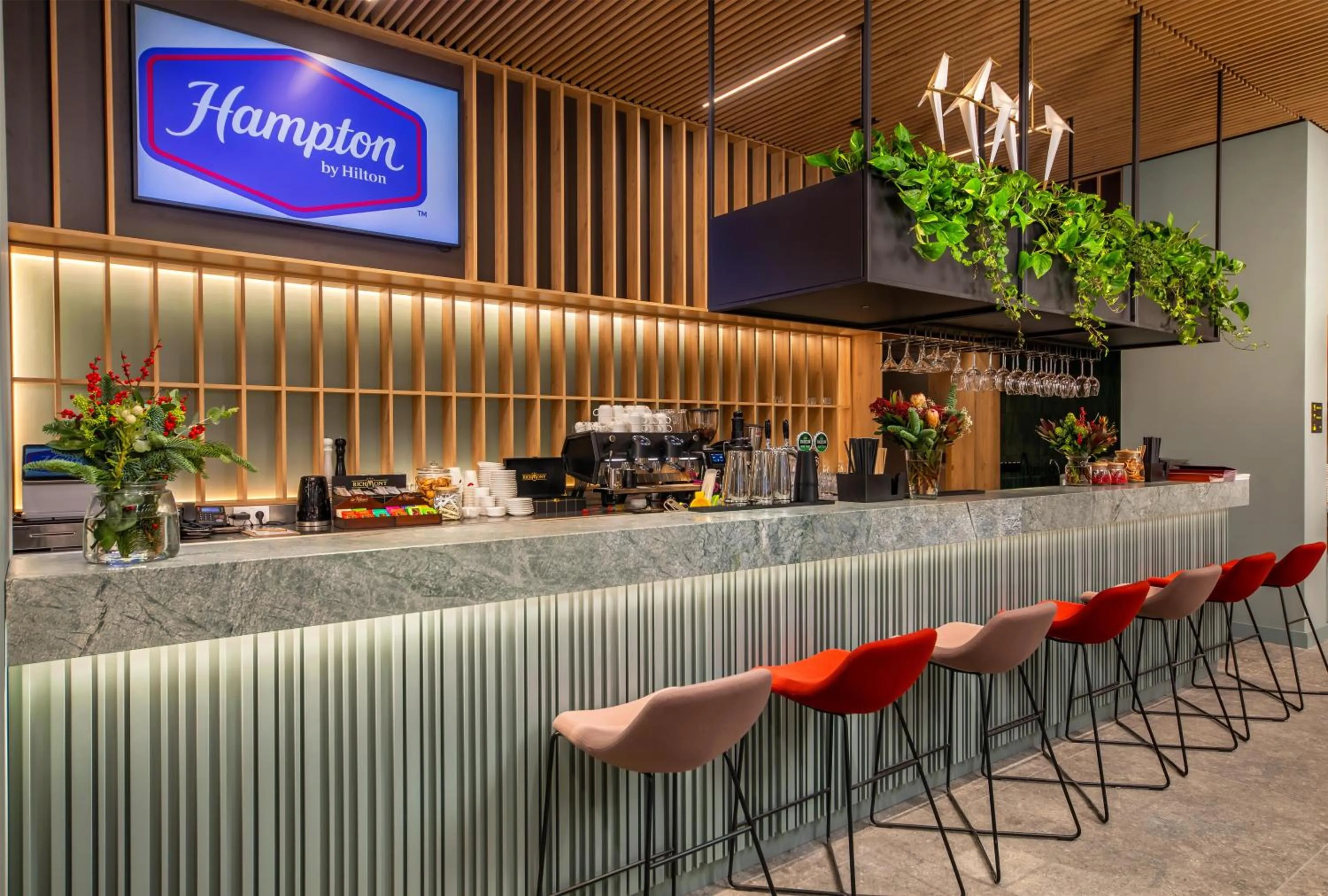 Lounge or bar in Hampton By Hilton Wroclaw Airport