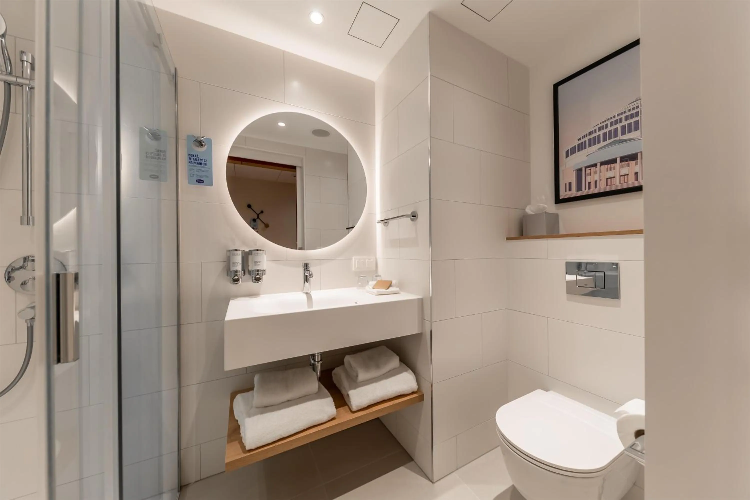 Bathroom in Hampton By Hilton Wroclaw Airport