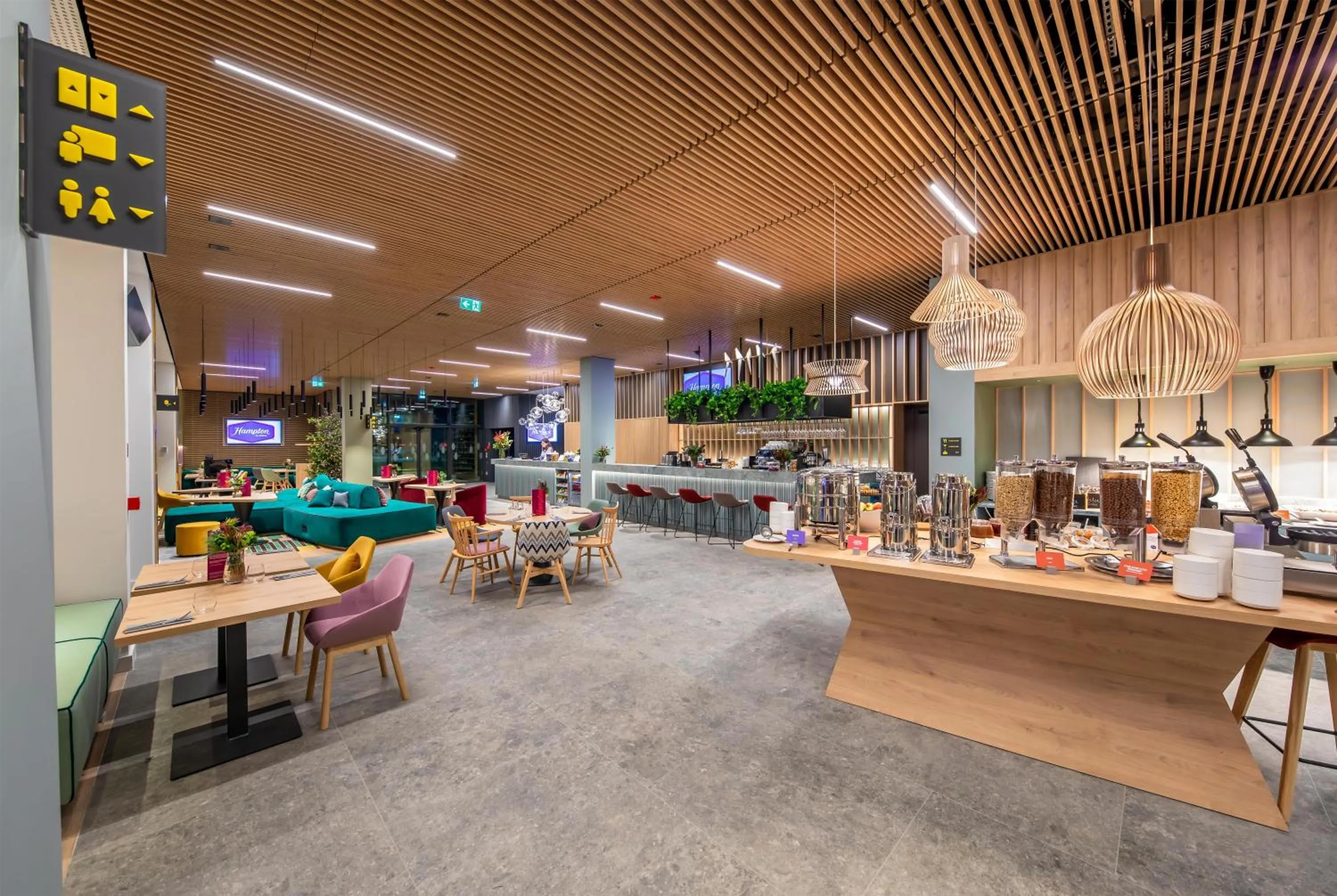 Lobby or reception in Hampton By Hilton Wroclaw Airport