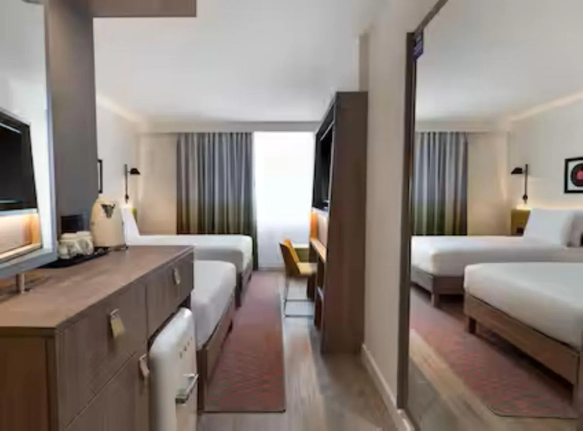 TV and multimedia, Bed in Hampton By Hilton Wroclaw Airport