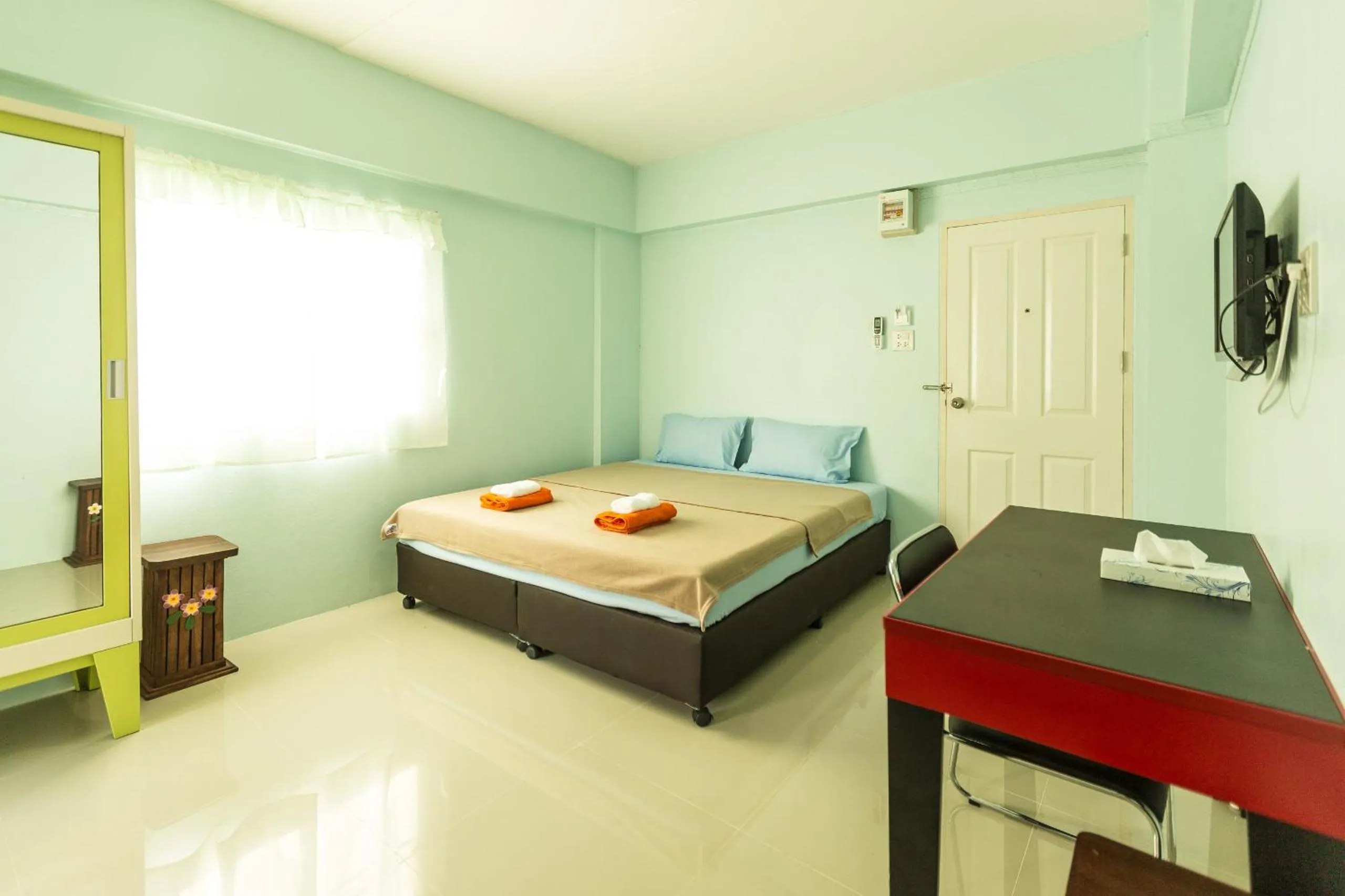 Photo of the whole room, Bed in V at Bangsaen