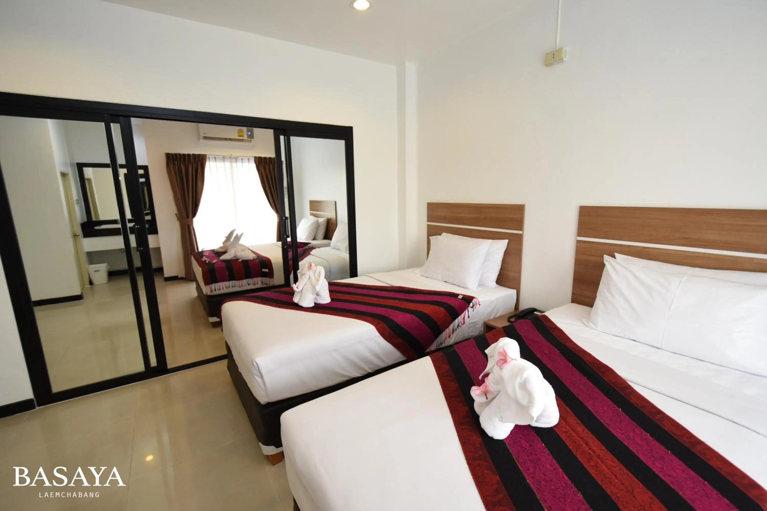 Photo of the whole room, Bed in Basaya Laemchabang