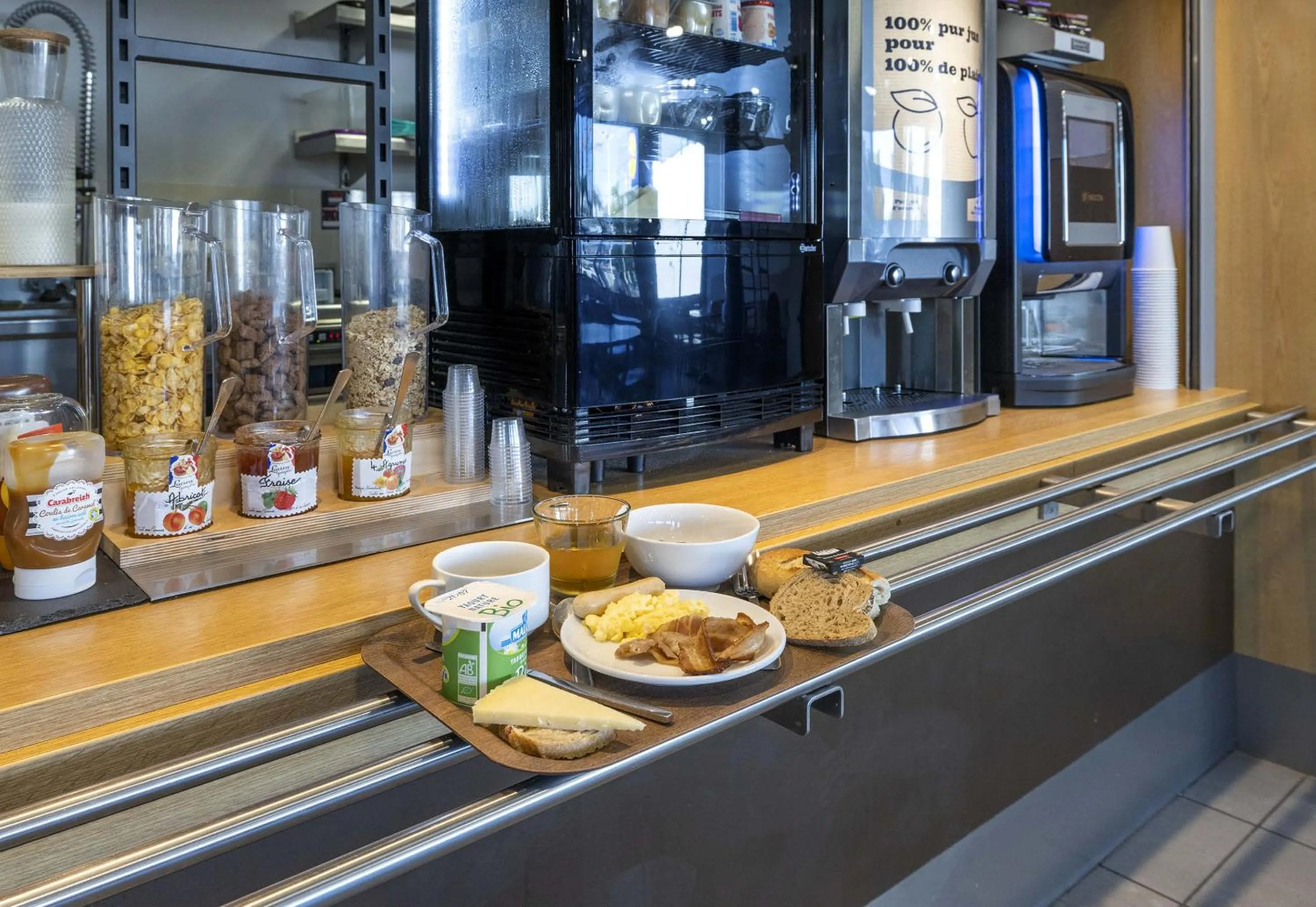 Buffet breakfast in B&B HOTEL Perpignan Sud Marché International