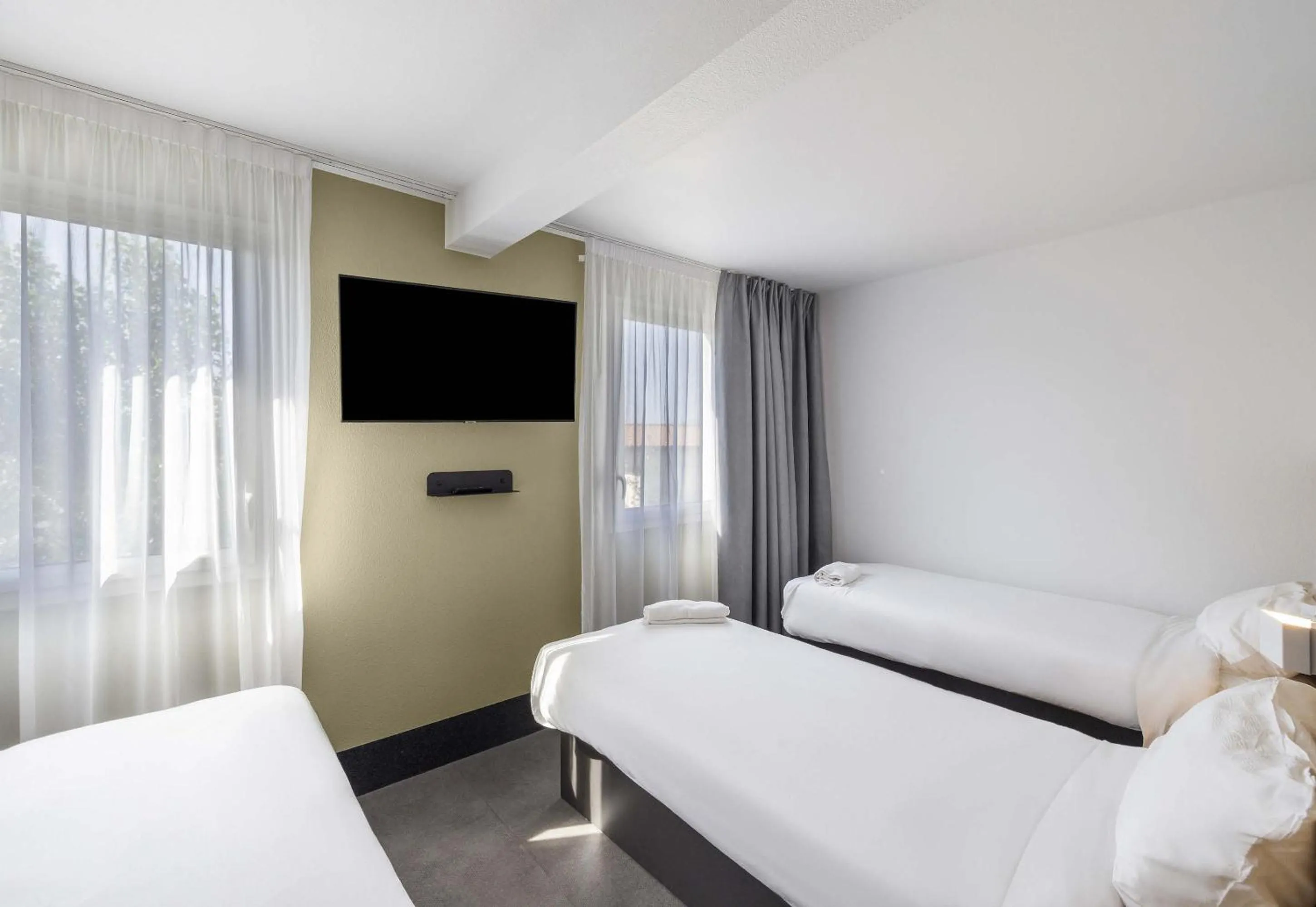 Bedroom, Bed in B&B HOTEL Perpignan Sud Marché International