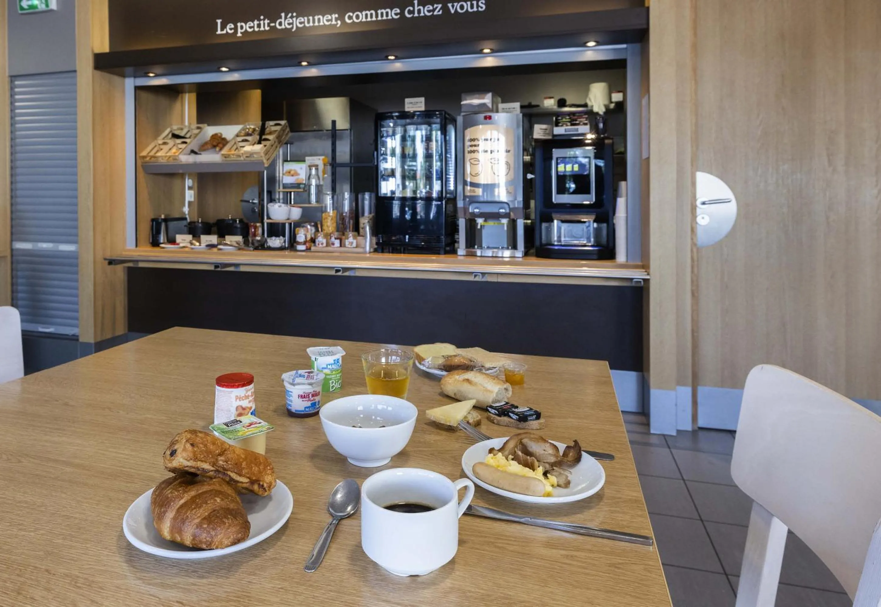 Buffet breakfast in B&B HOTEL Perpignan Sud Marché International