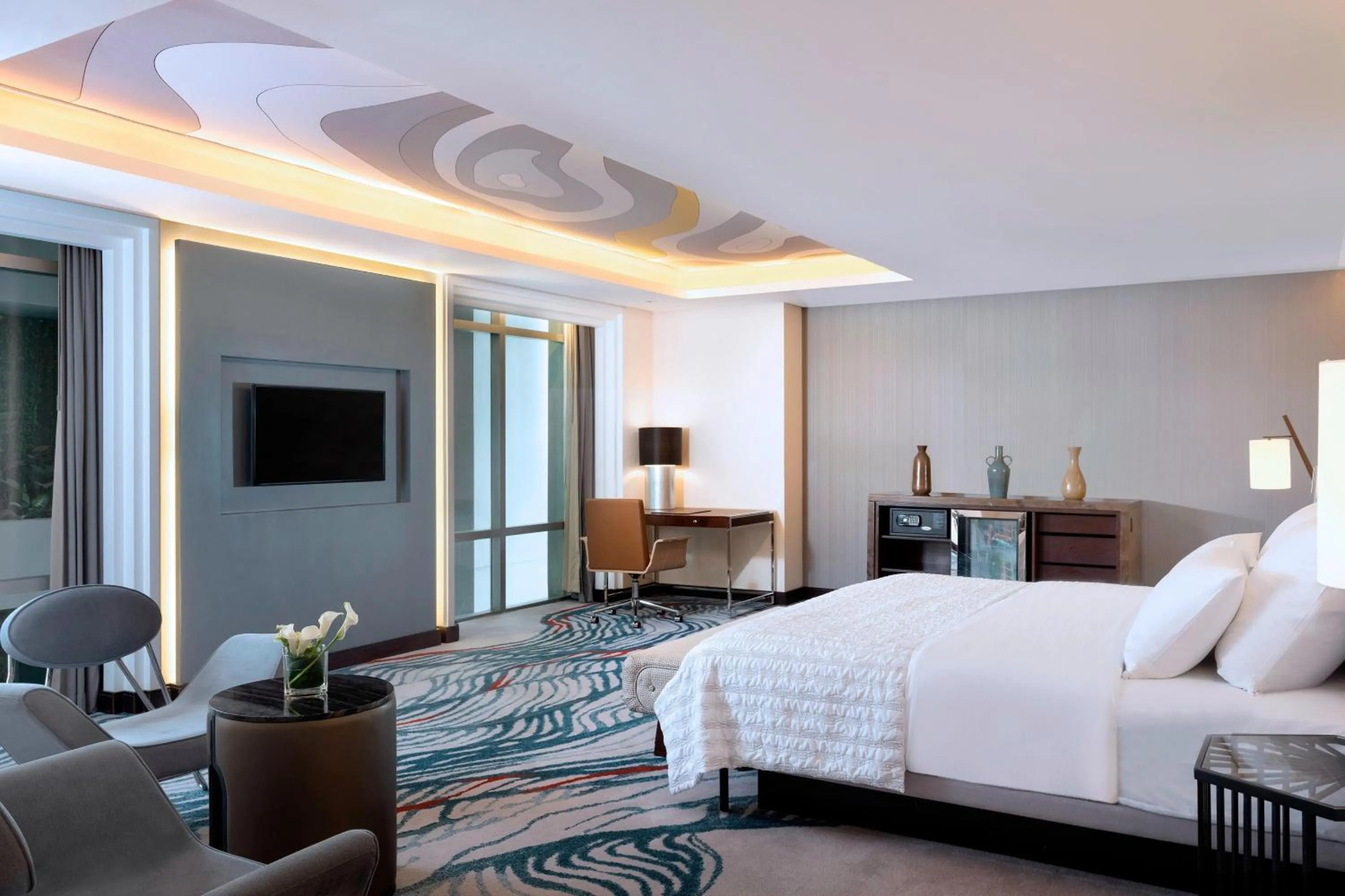 Bedroom, Bed in Le Meridien Dhaka