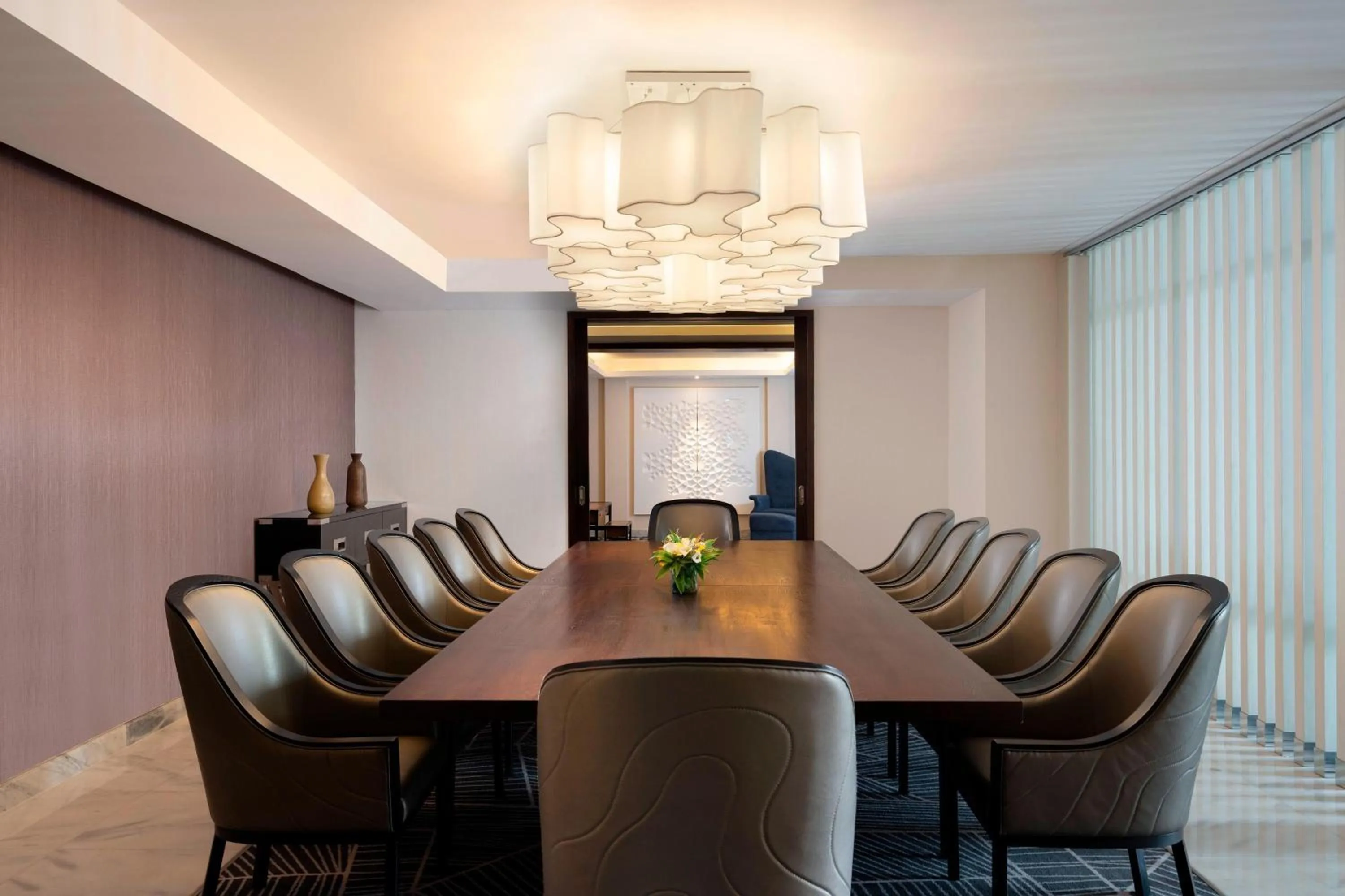 Photo of the whole room in Le Meridien Dhaka