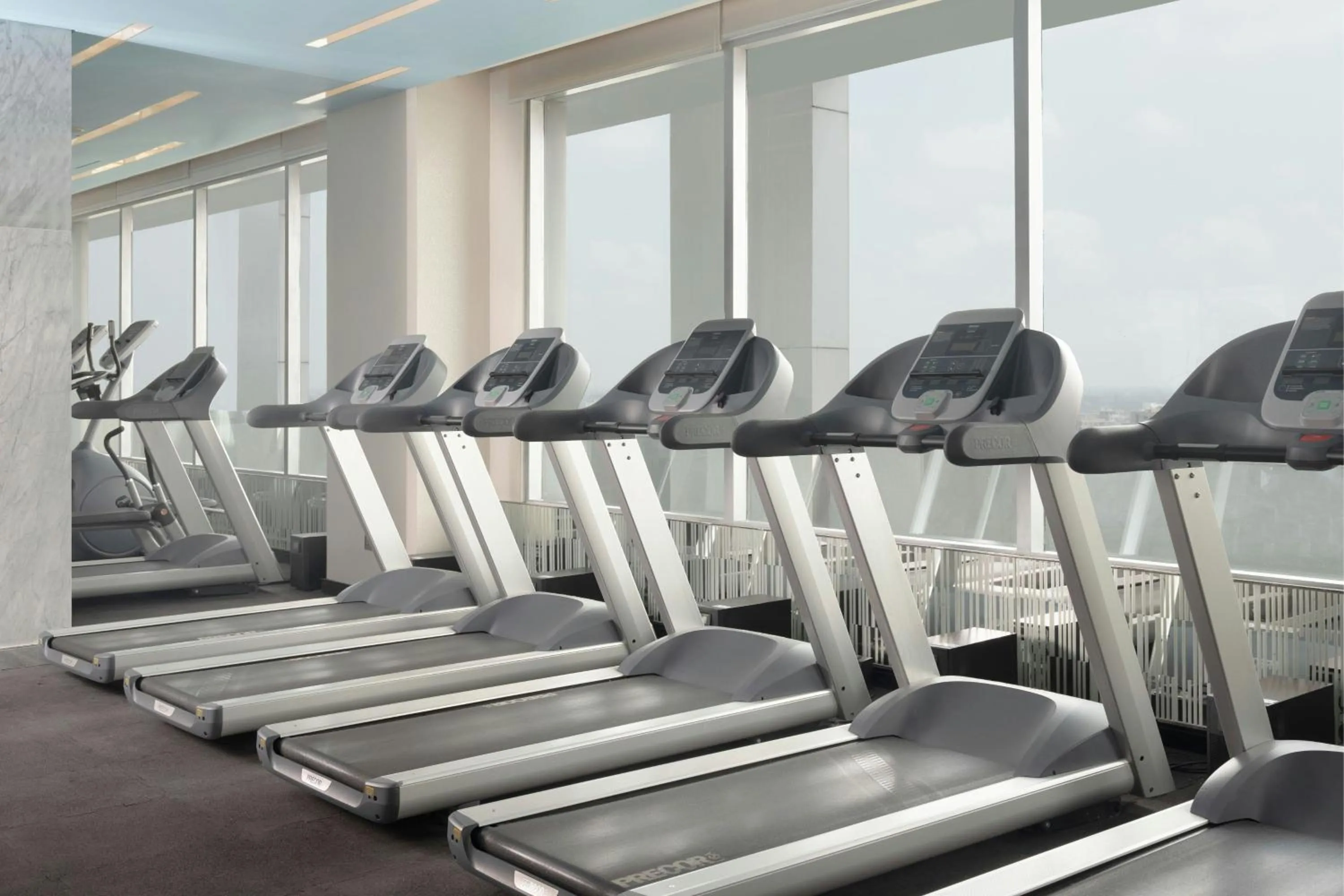 Fitness centre/facilities in Le Meridien Dhaka