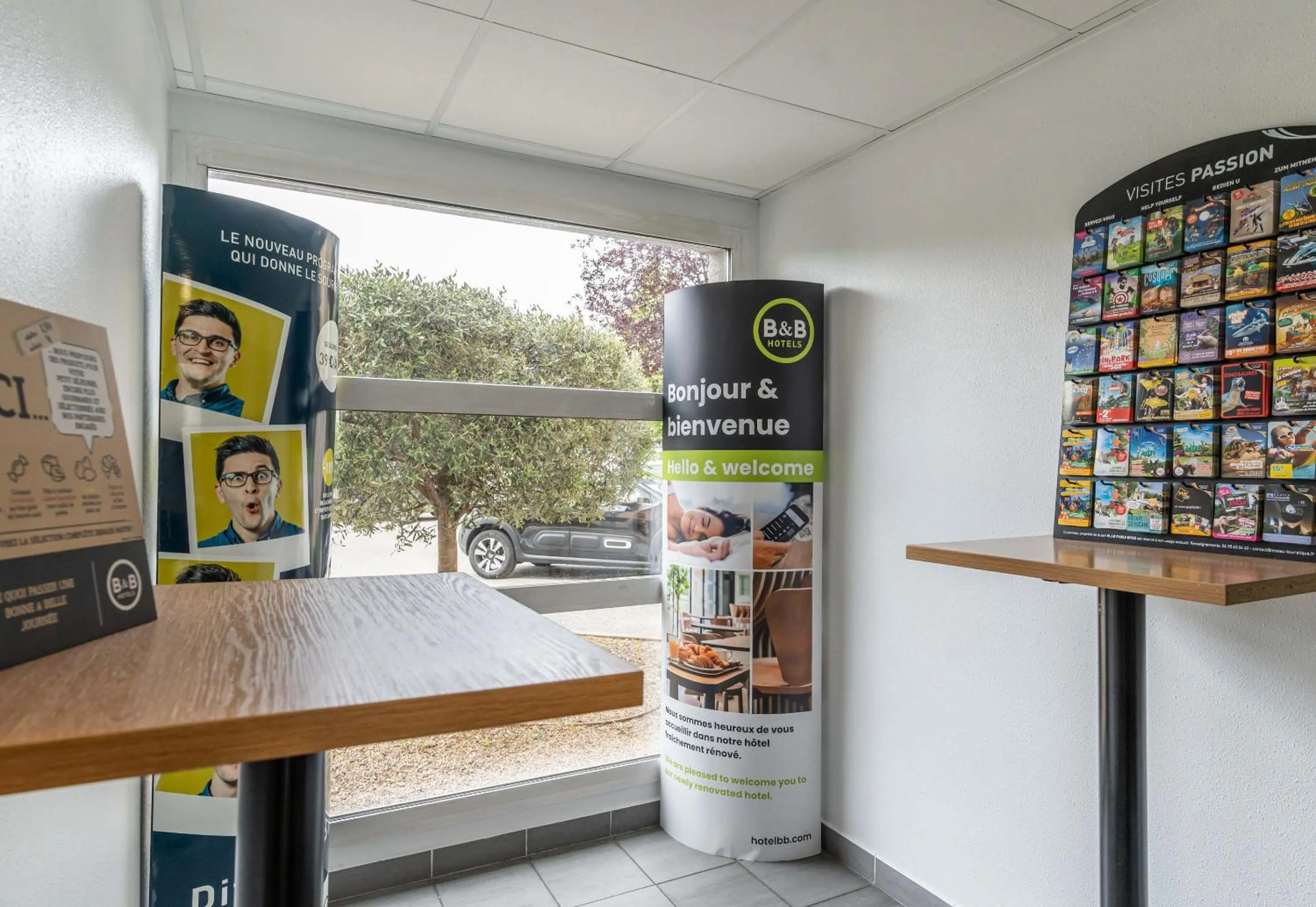 Lobby or reception in B&B HOTEL Aix-en-Provence Le Tholonet