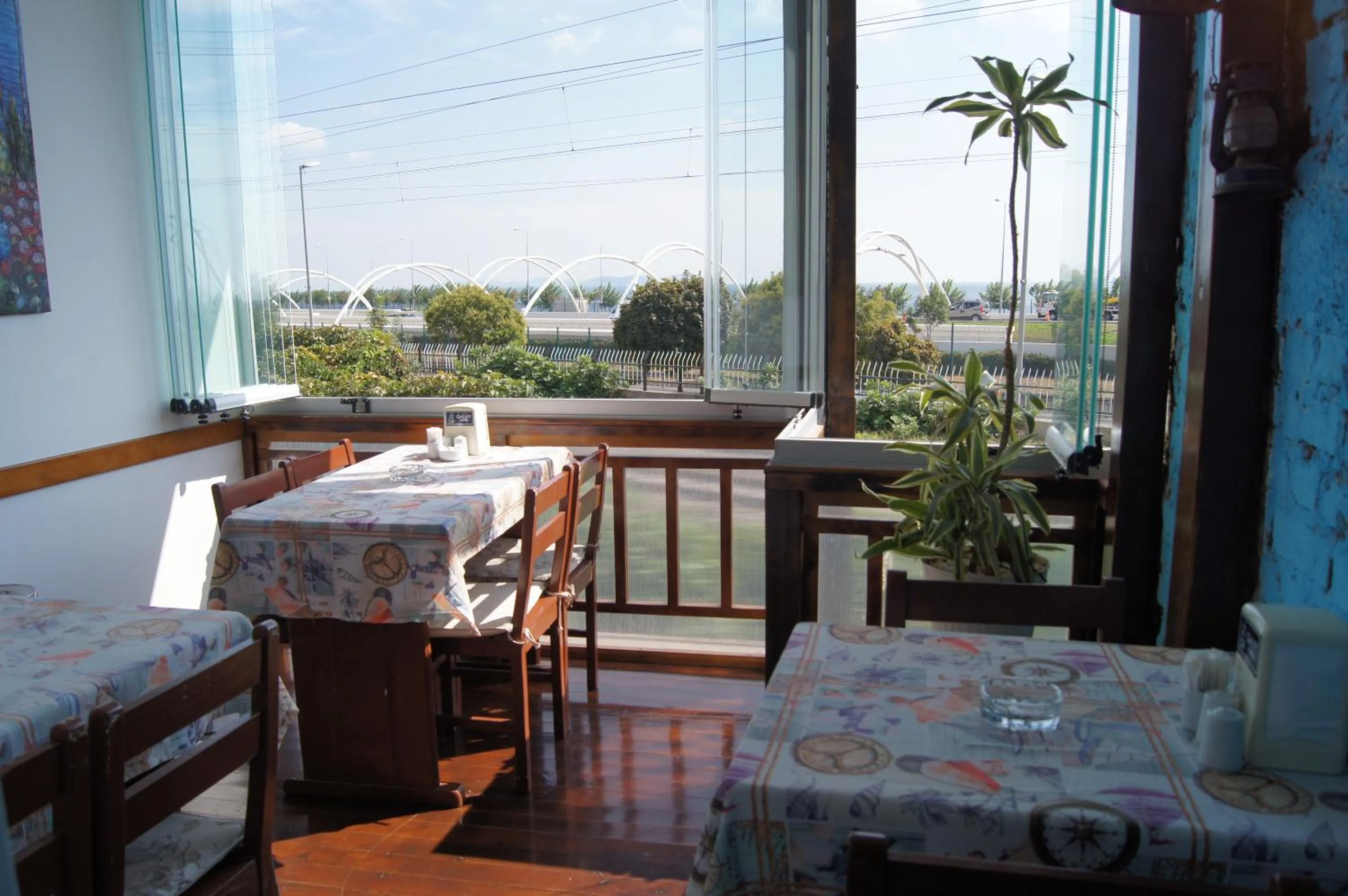 Restaurant/places to eat in Galley Hotel