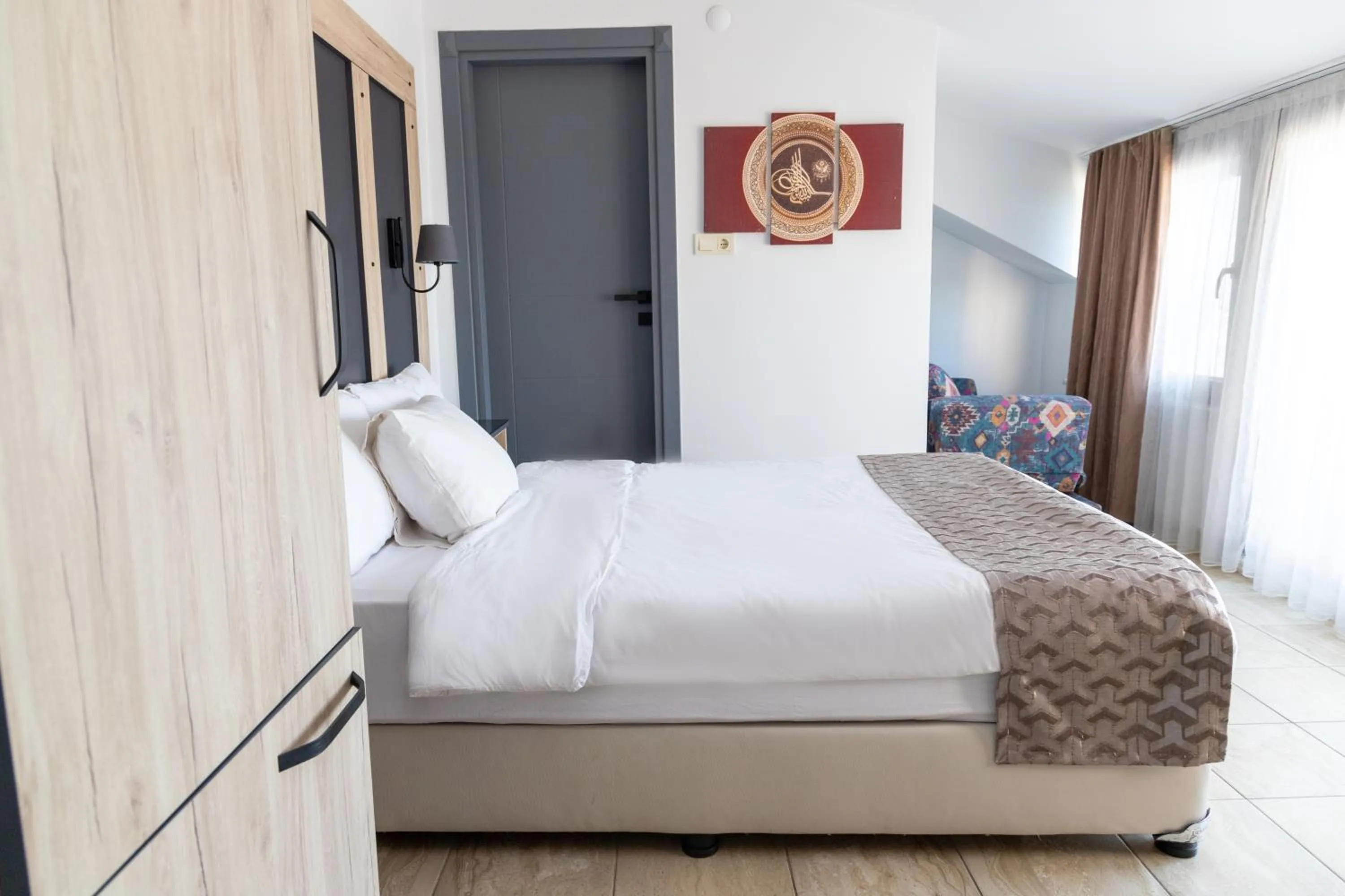 Photo of the whole room, Bed in Galley Hotel