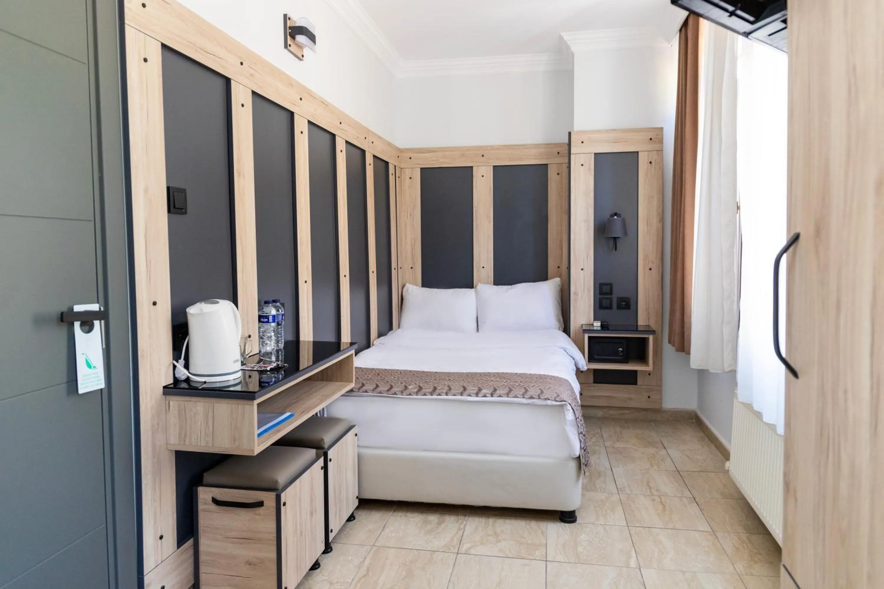 Photo of the whole room, Bed in Galley Hotel