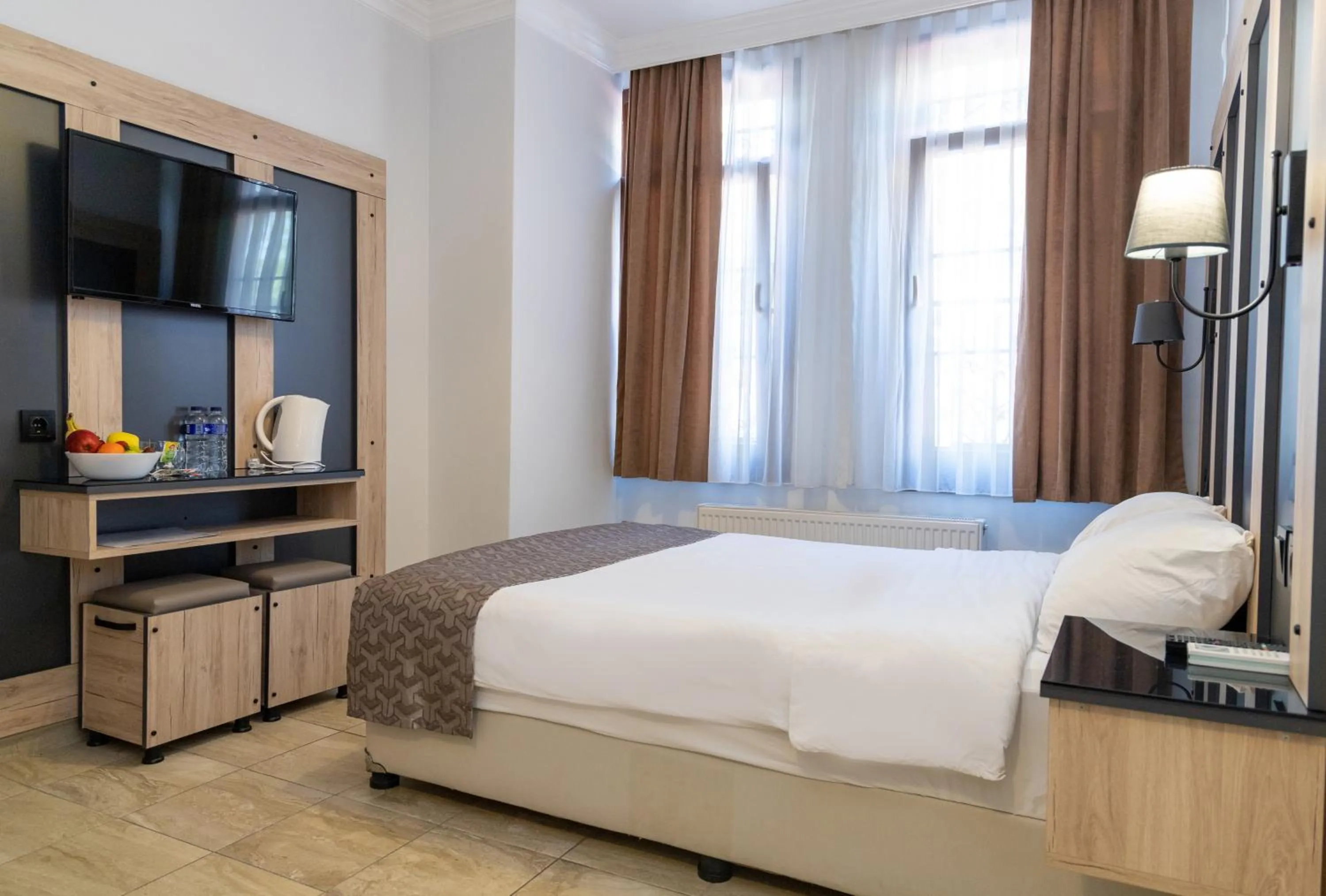 Photo of the whole room, Bed in Galley Hotel