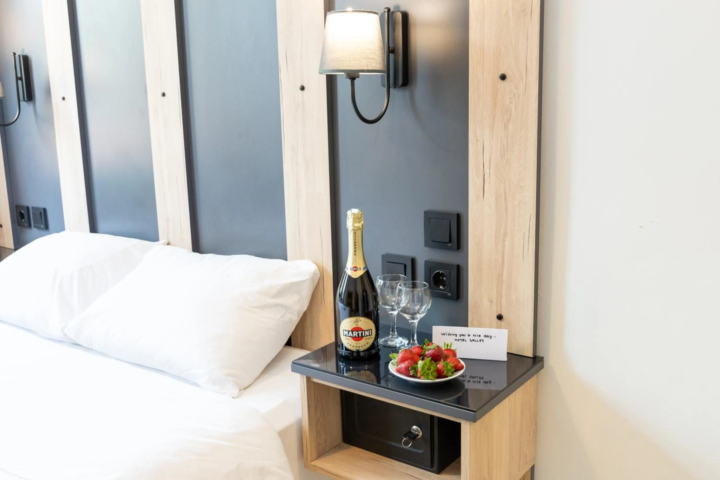 room service, Bed in Galley Hotel