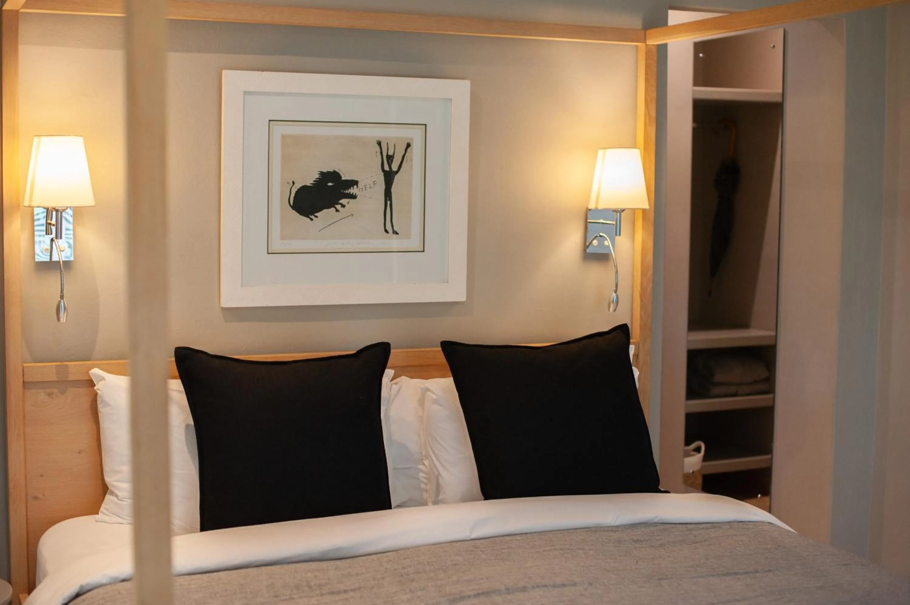 Bedroom, Bed in Mo & Rose's Nature Retreat