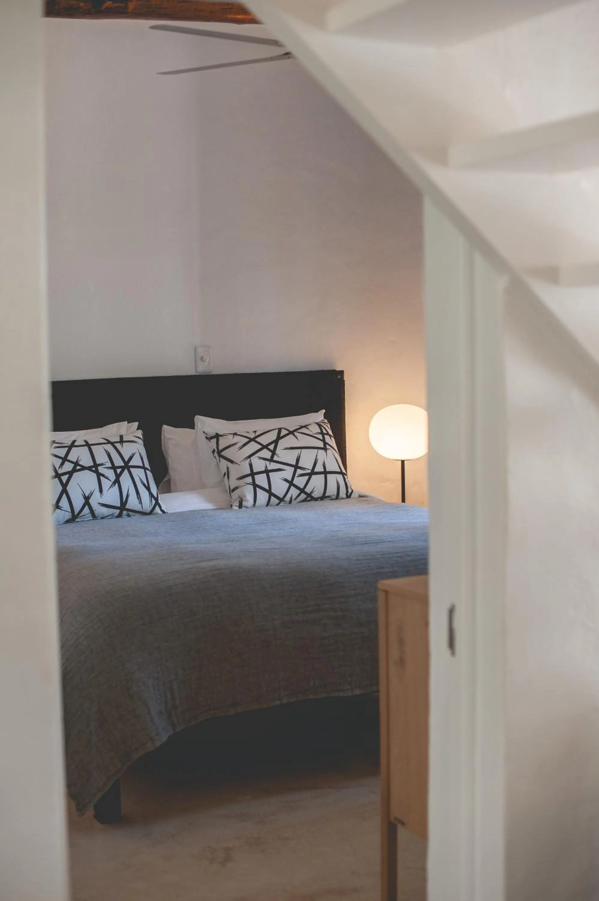 Bed in Mo & Rose's Nature Retreat