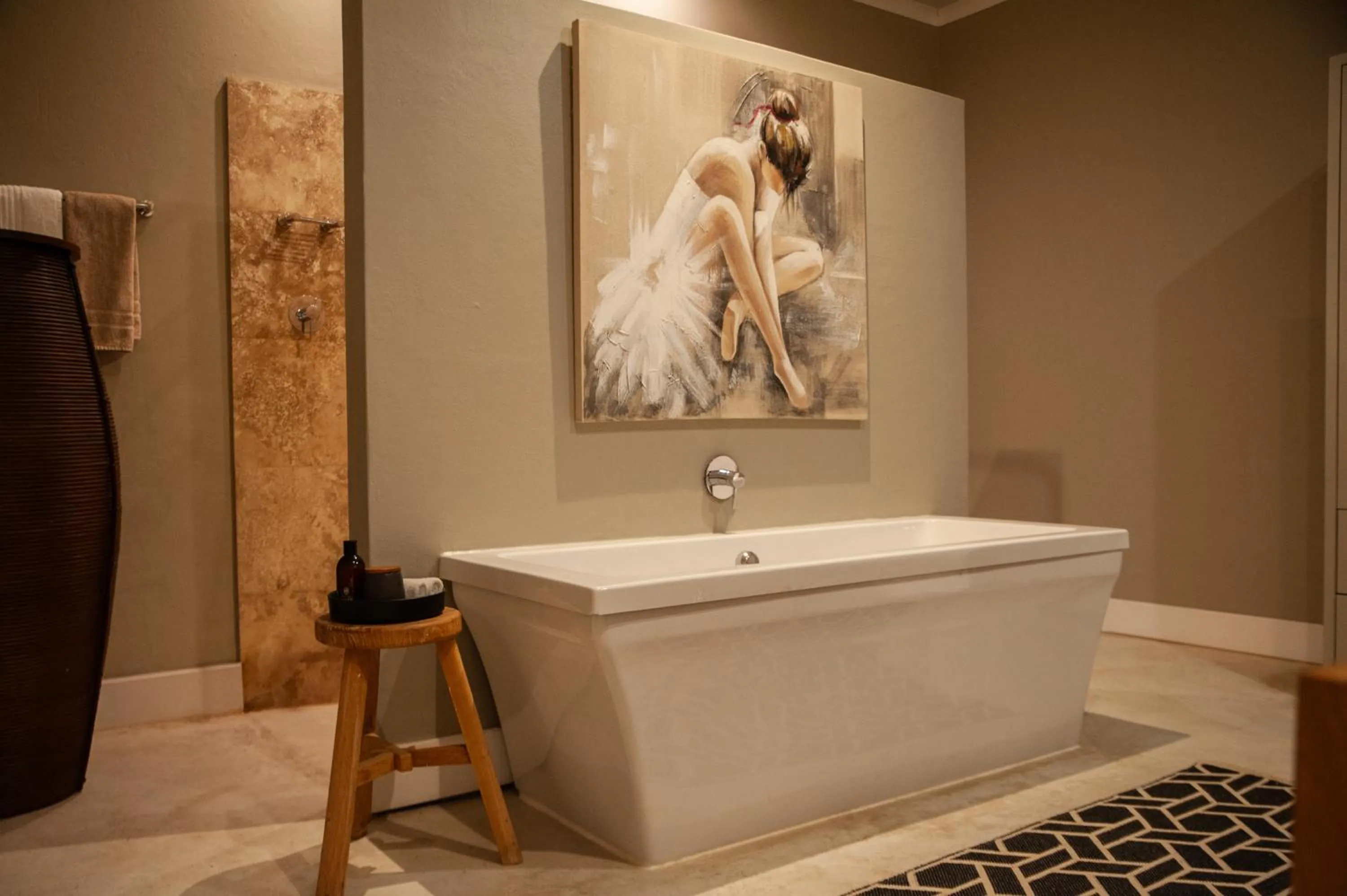 Bathroom in Mo & Rose's Nature Retreat