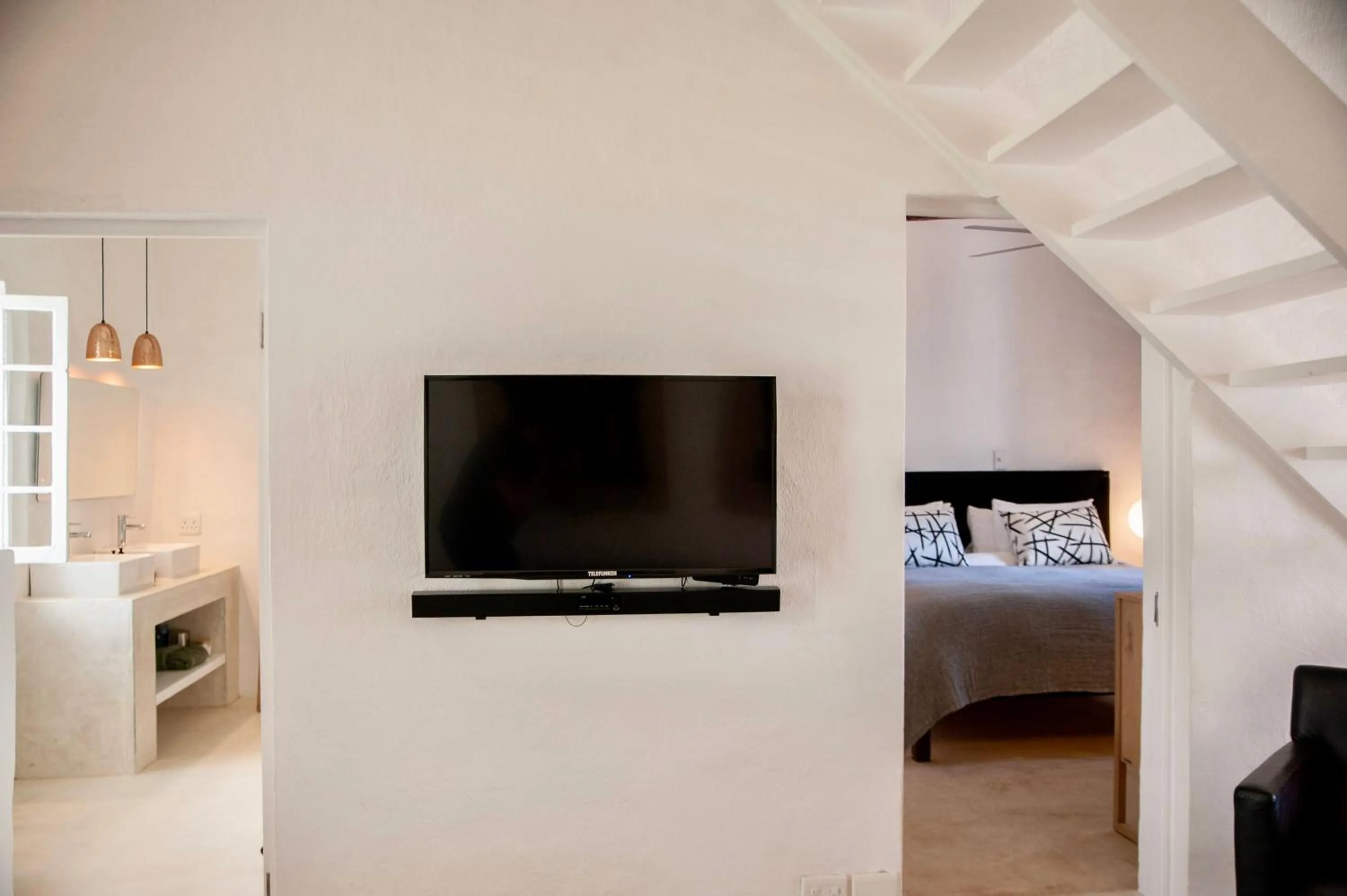 View (from property/room), Bed in Mo & Rose's Nature Retreat