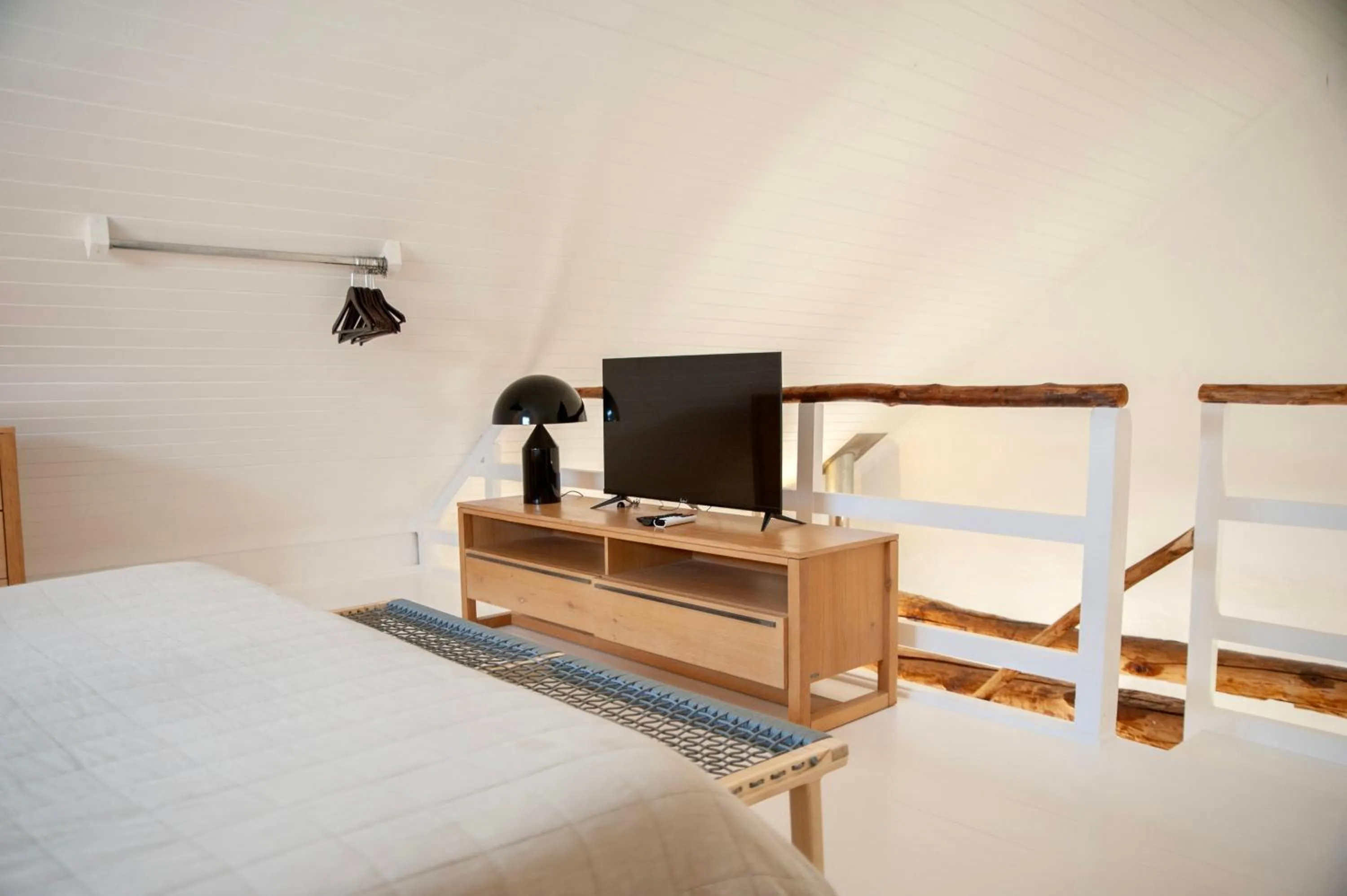 TV and multimedia, Bed in Mo & Rose's Nature Retreat
