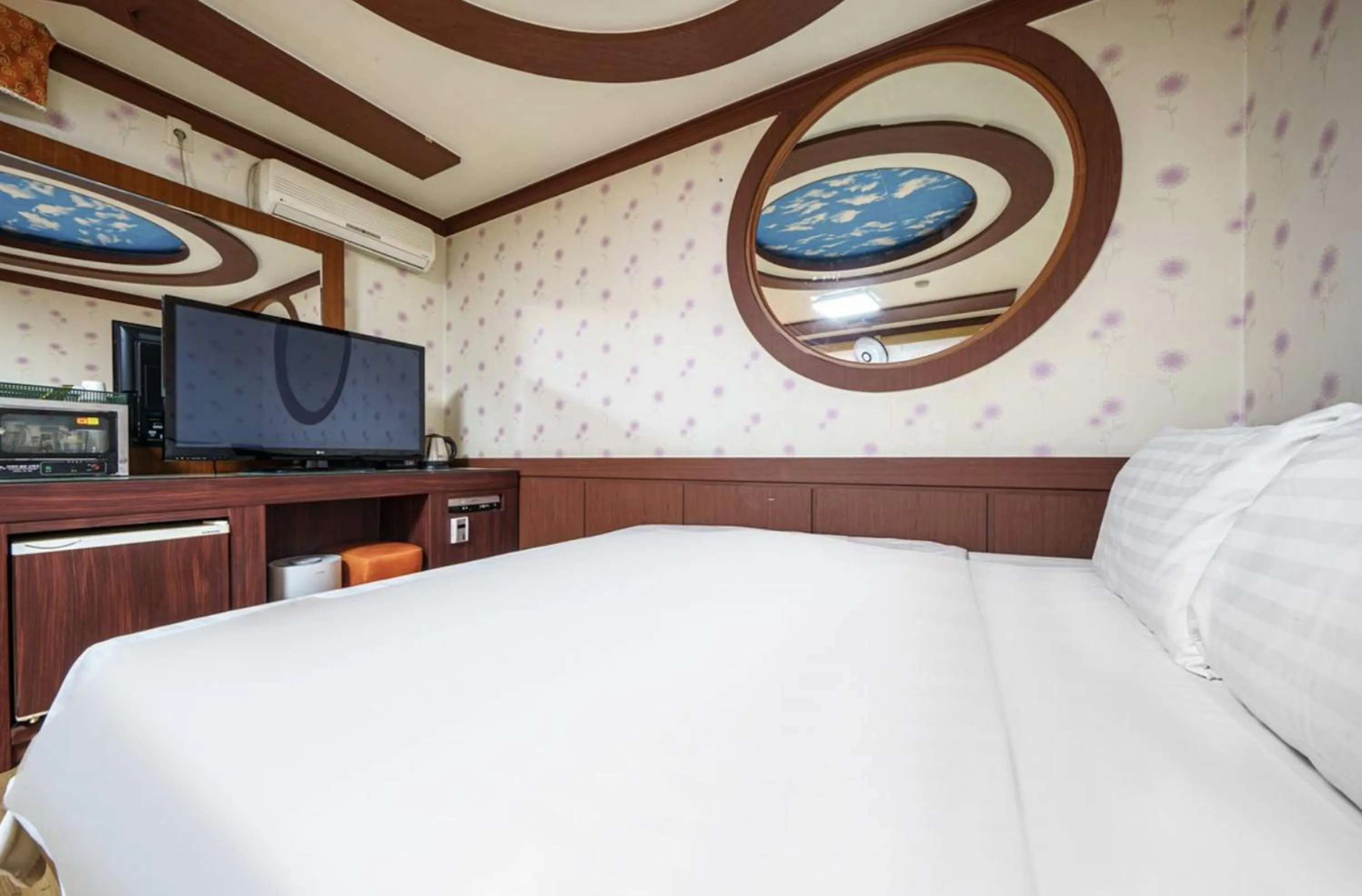 Bed in Mokpo Sky Hotel