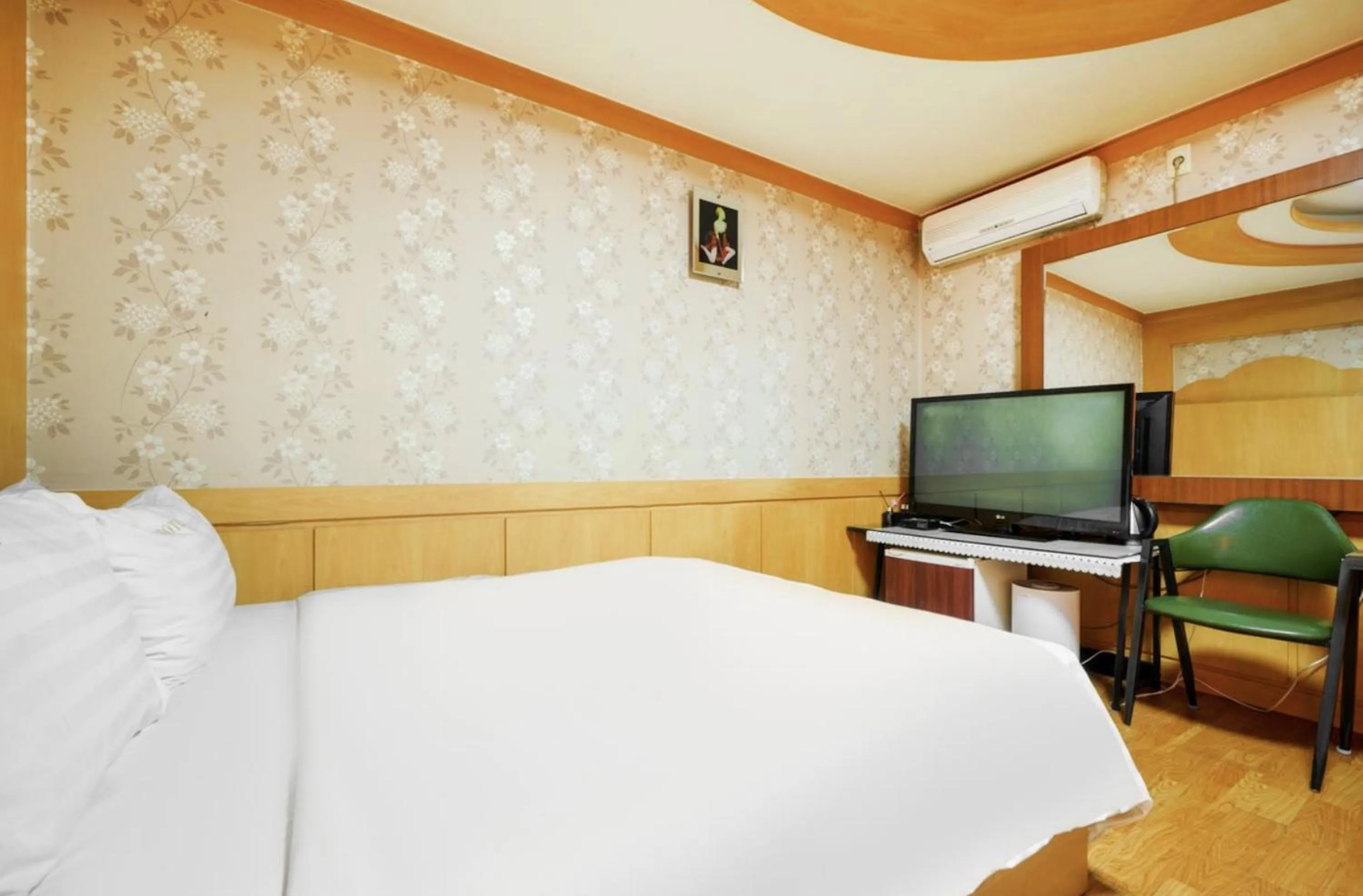 Bed in Mokpo Sky Hotel