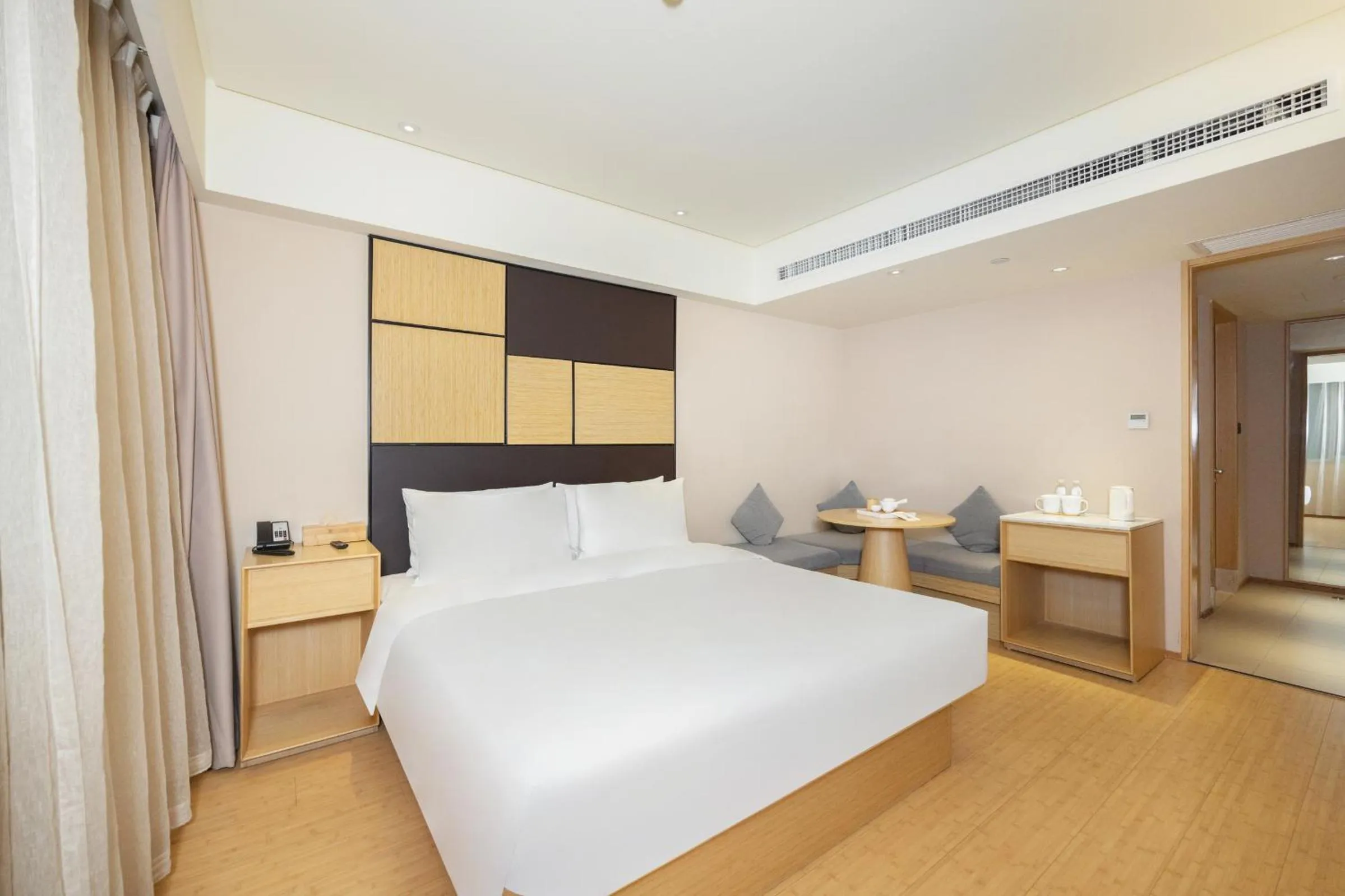 Photo of the whole room, Bed in Ji Hotel Temple of Heaven Beijing