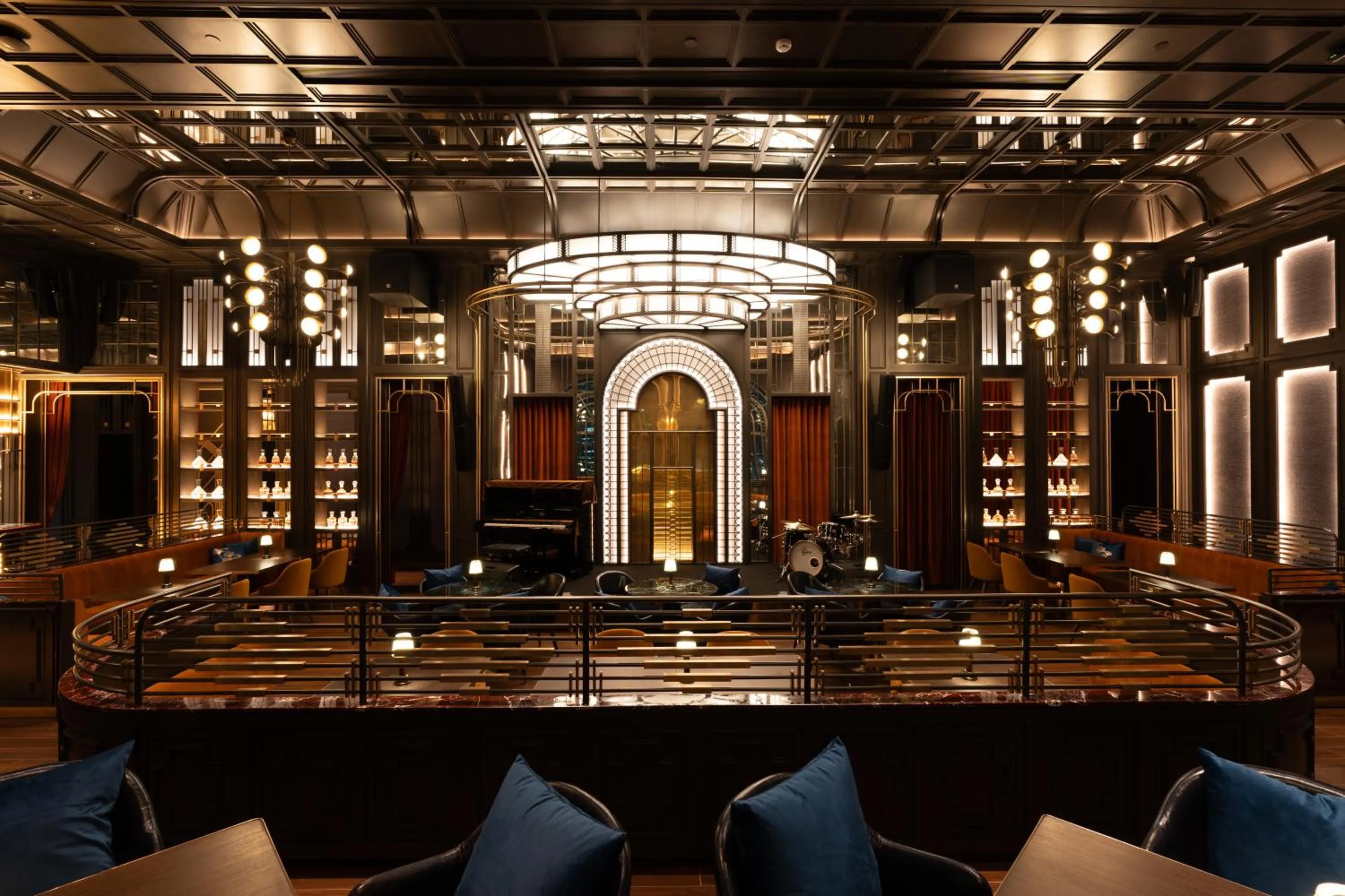 Restaurant/places to eat in Grande Centre Point Prestige Bangkok