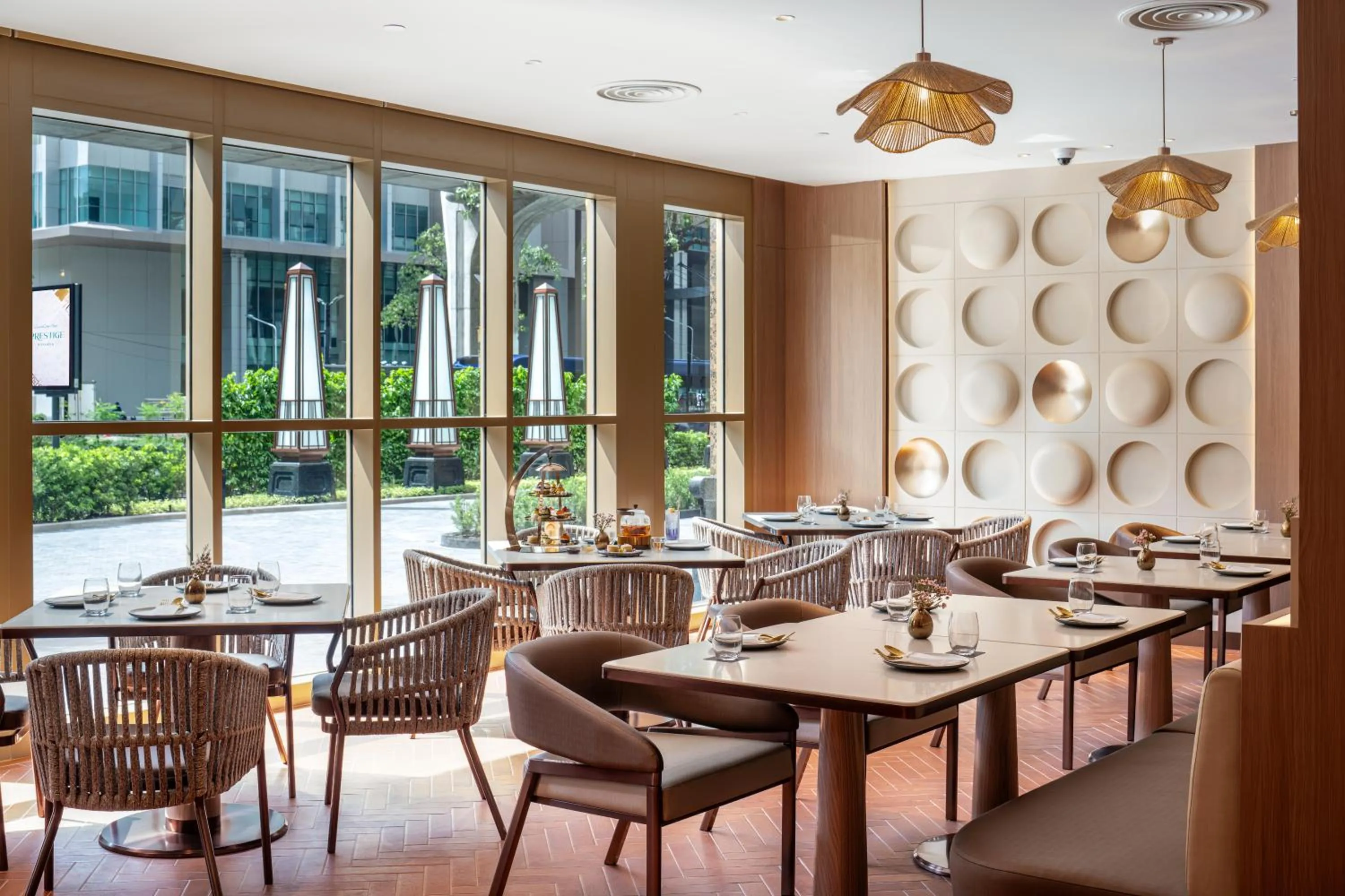 Restaurant/places to eat in Grande Centre Point Prestige Bangkok