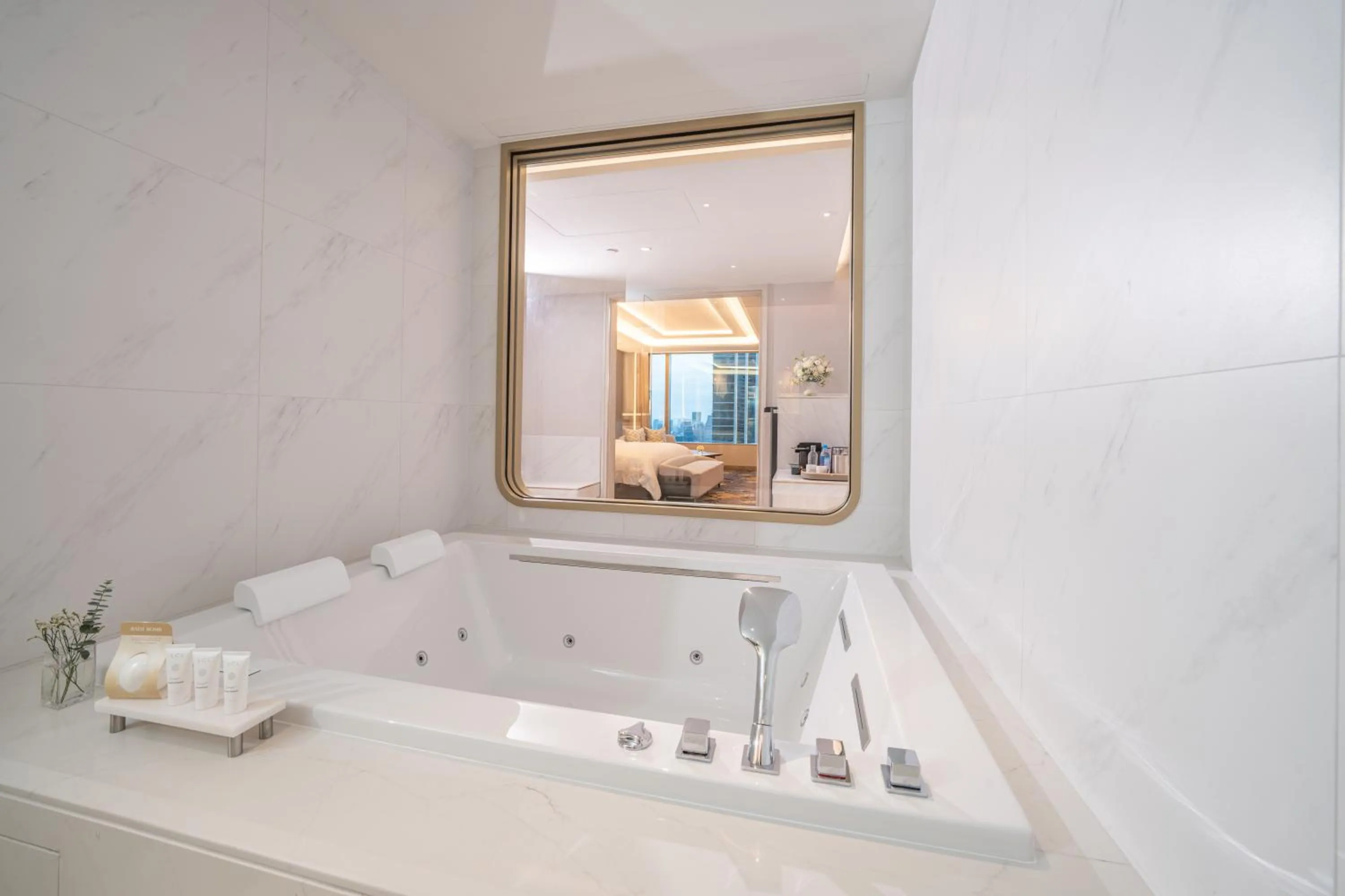 Bath in Grande Centre Point Prestige Bangkok