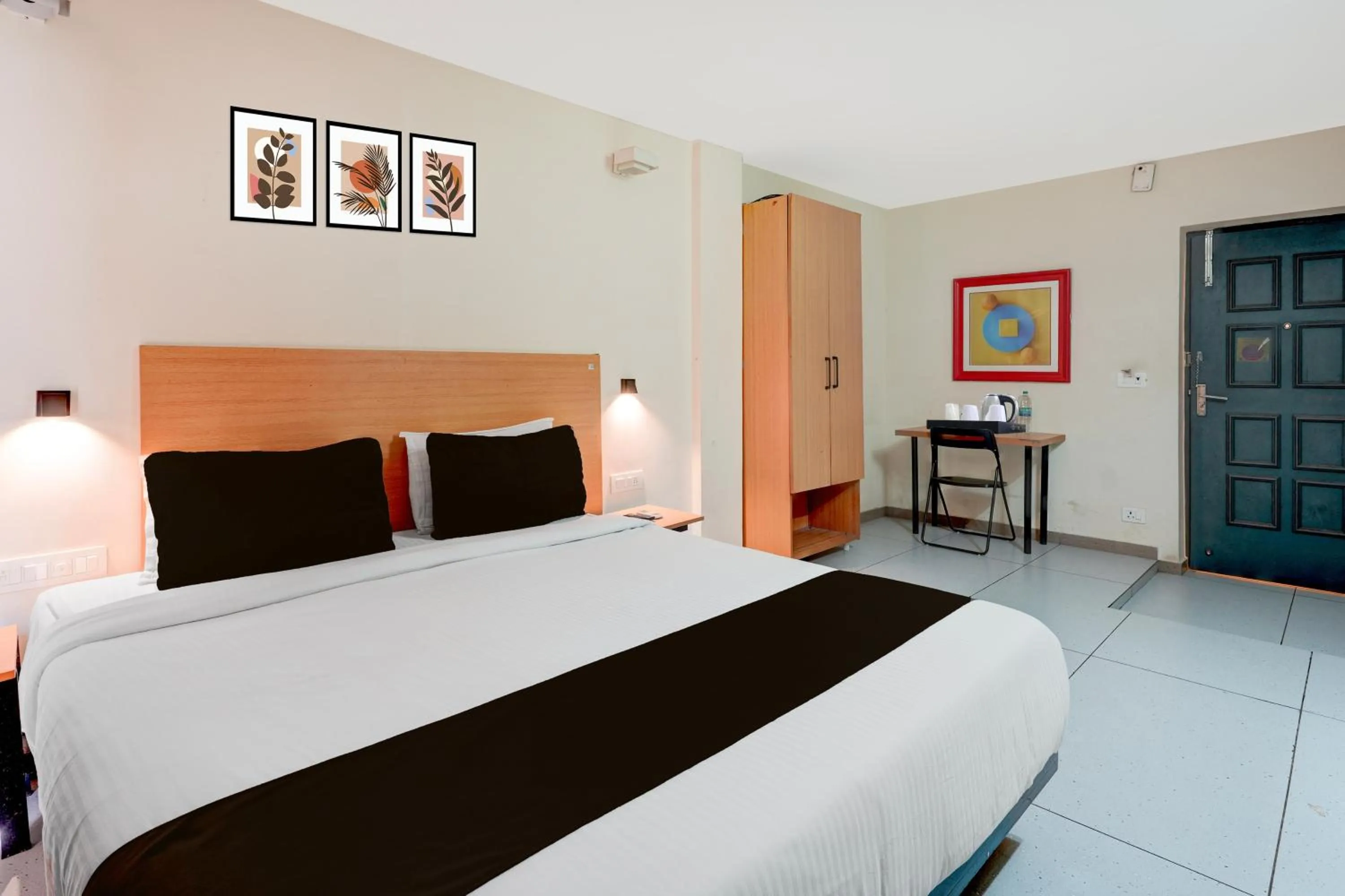 Bedroom, Bed in Super Townhouse T Nagar Chennai